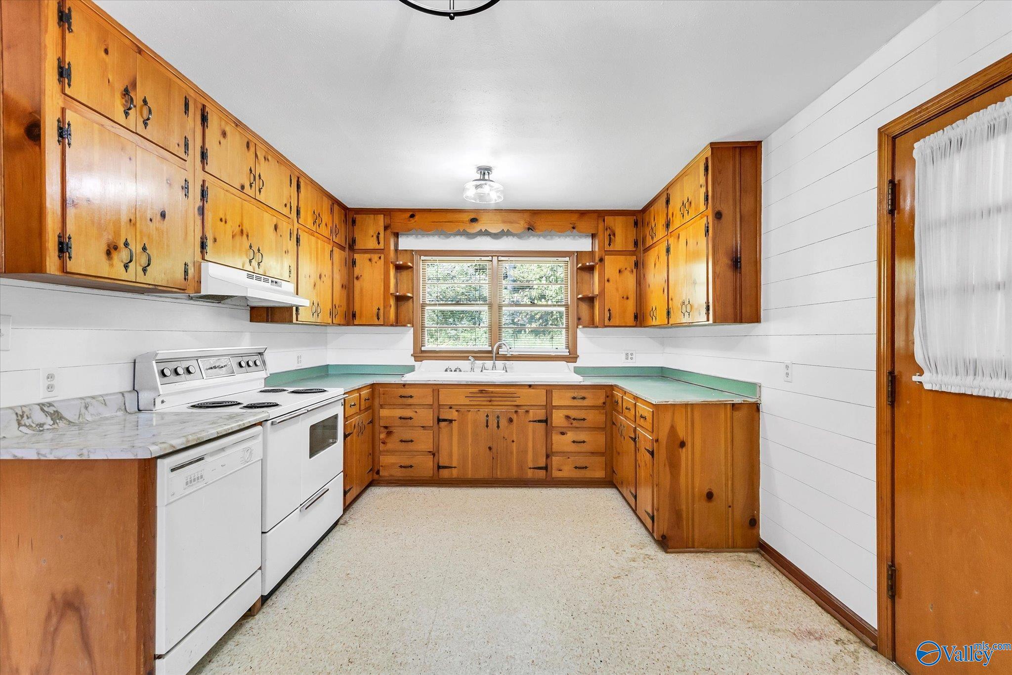 710 NW Monroe Street