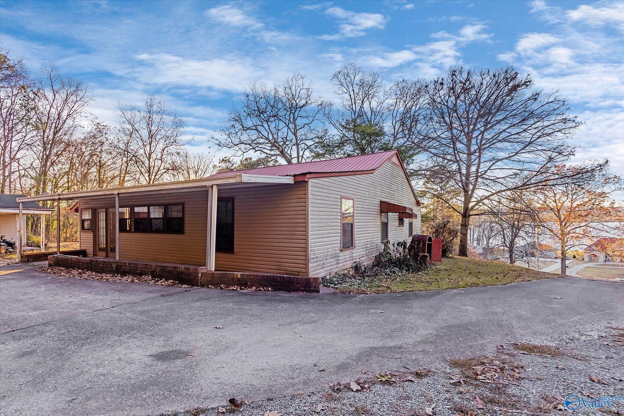 3009 Willow Beach Road