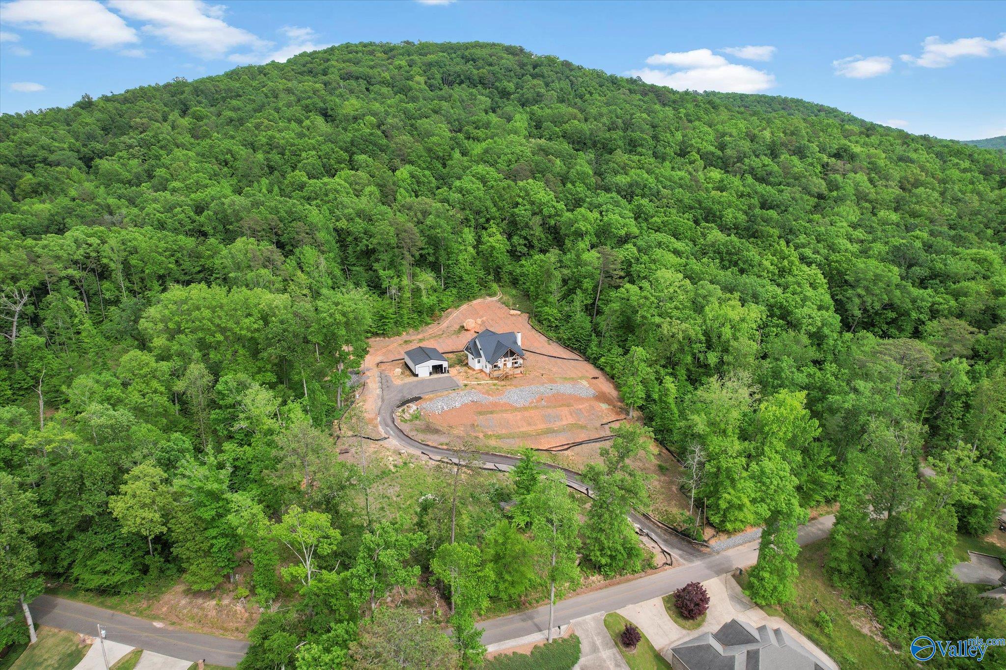 L 4 White Elephant Road