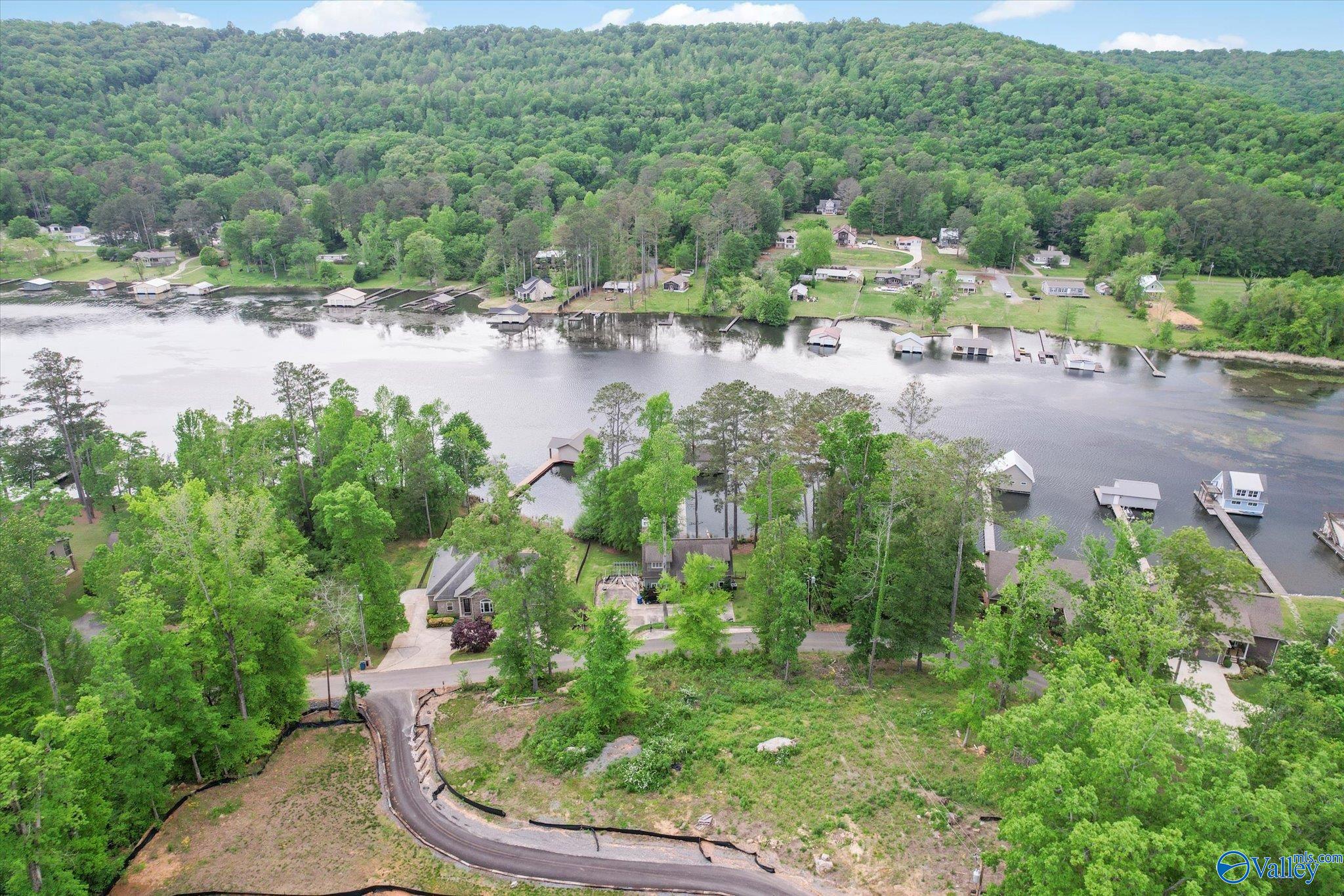 L 4 White Elephant Road