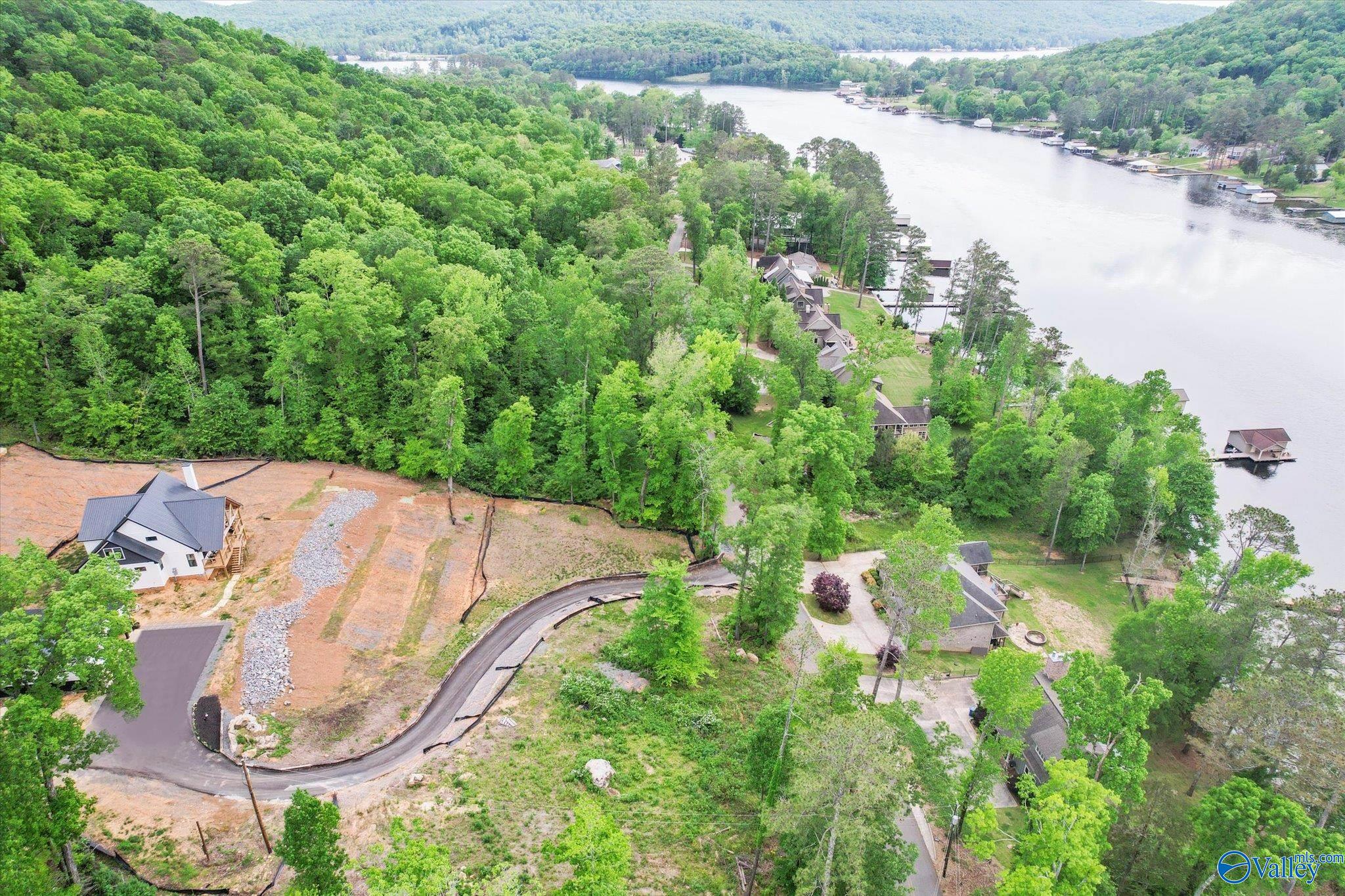 L 4 White Elephant Road