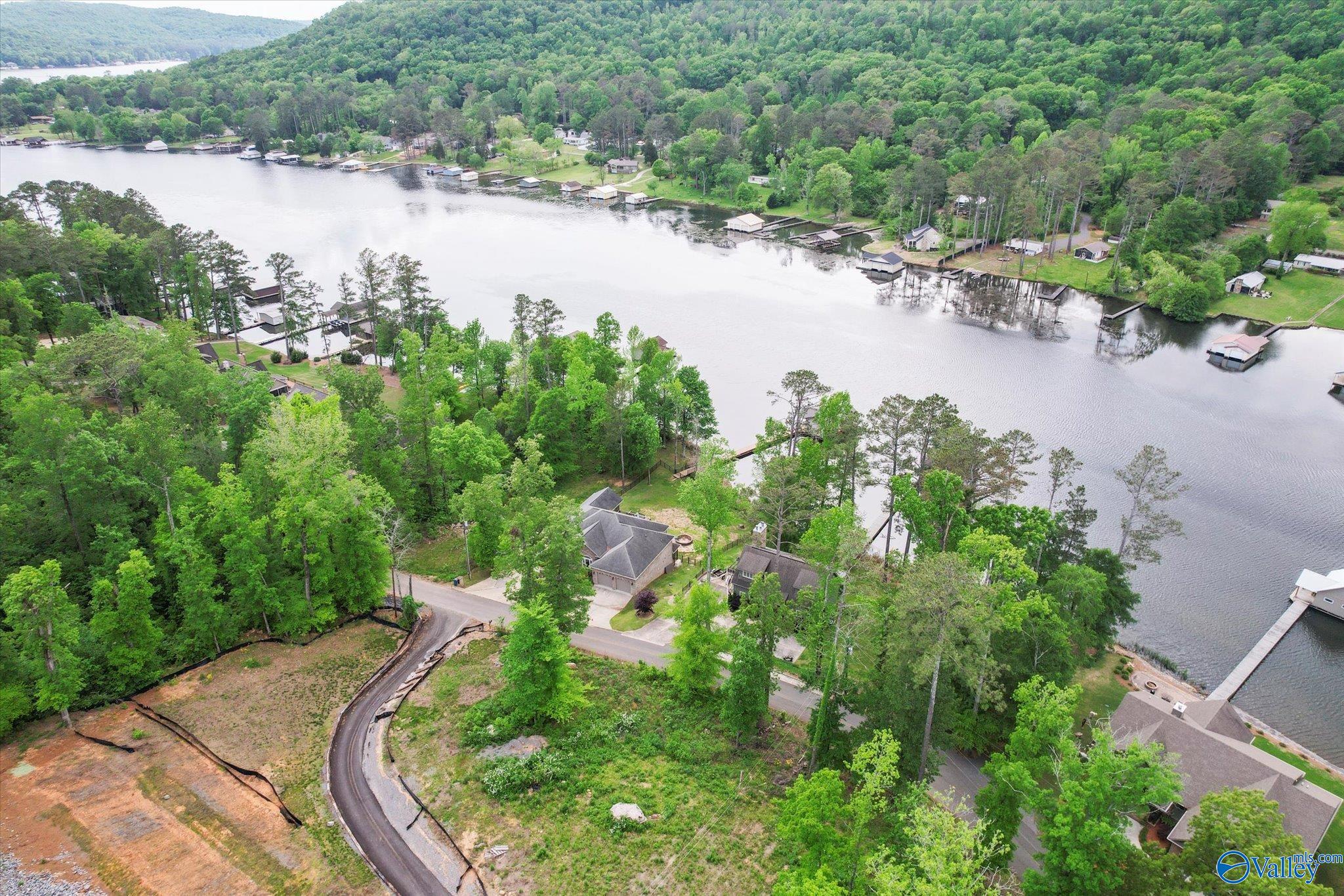 L 4 White Elephant Road