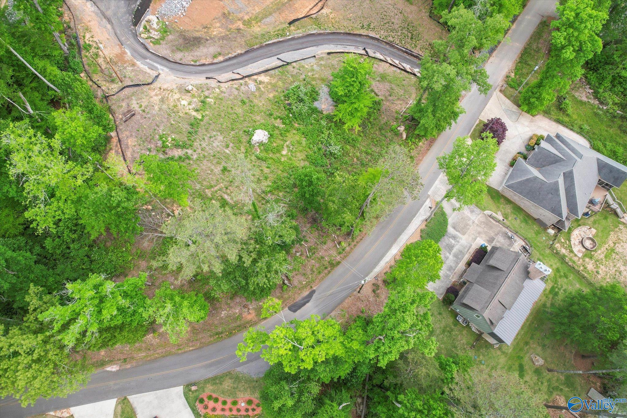 L 4 White Elephant Road