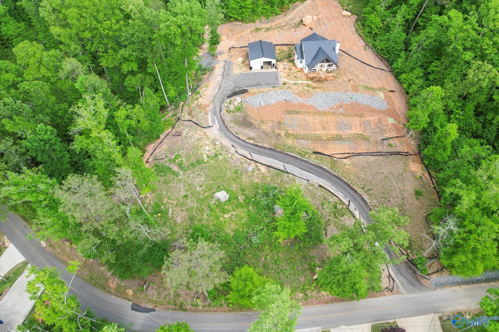 L 4 White Elephant Road