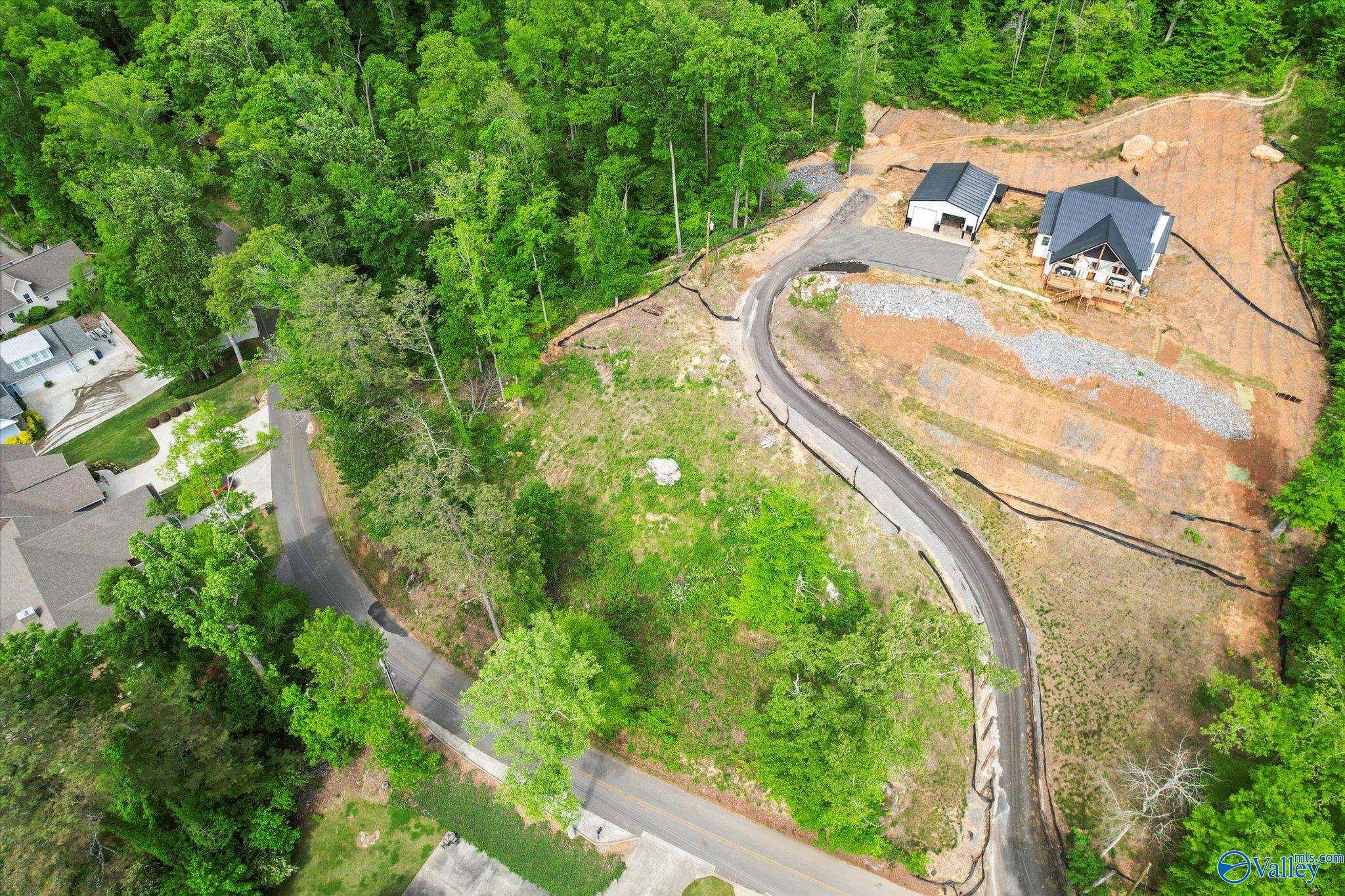 L 4 White Elephant Road