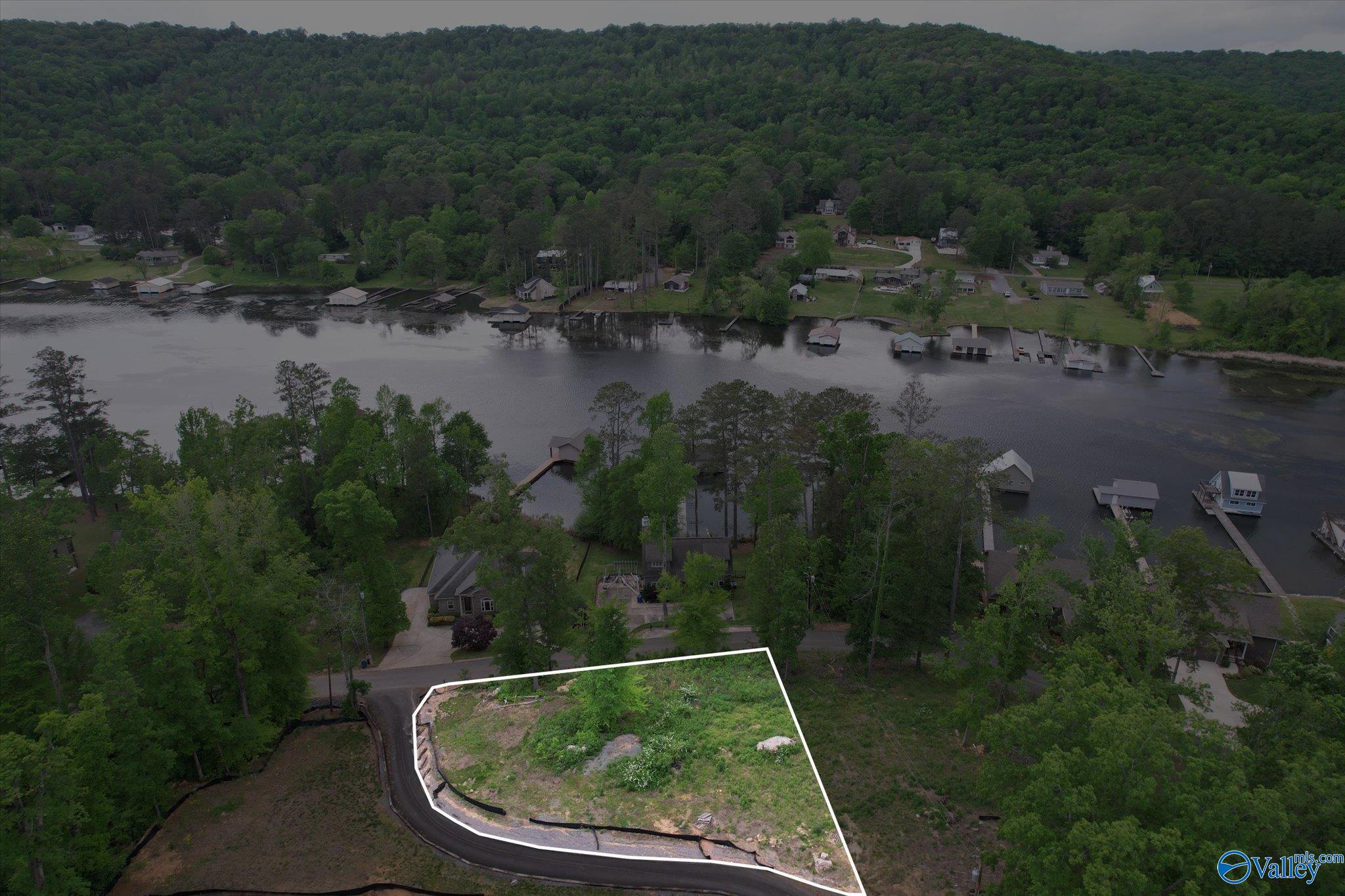 L 4 White Elephant Road