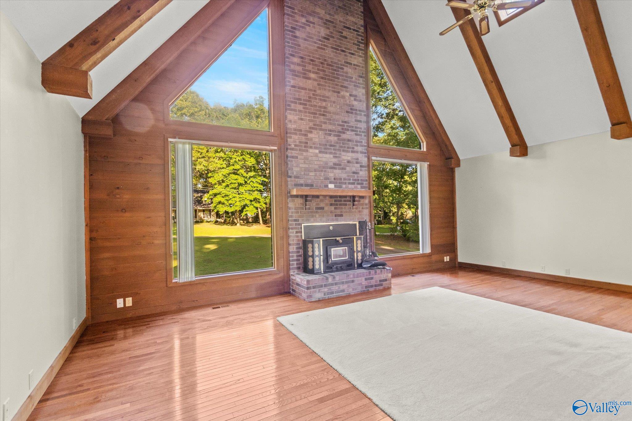 2039 Hickory Trail NE