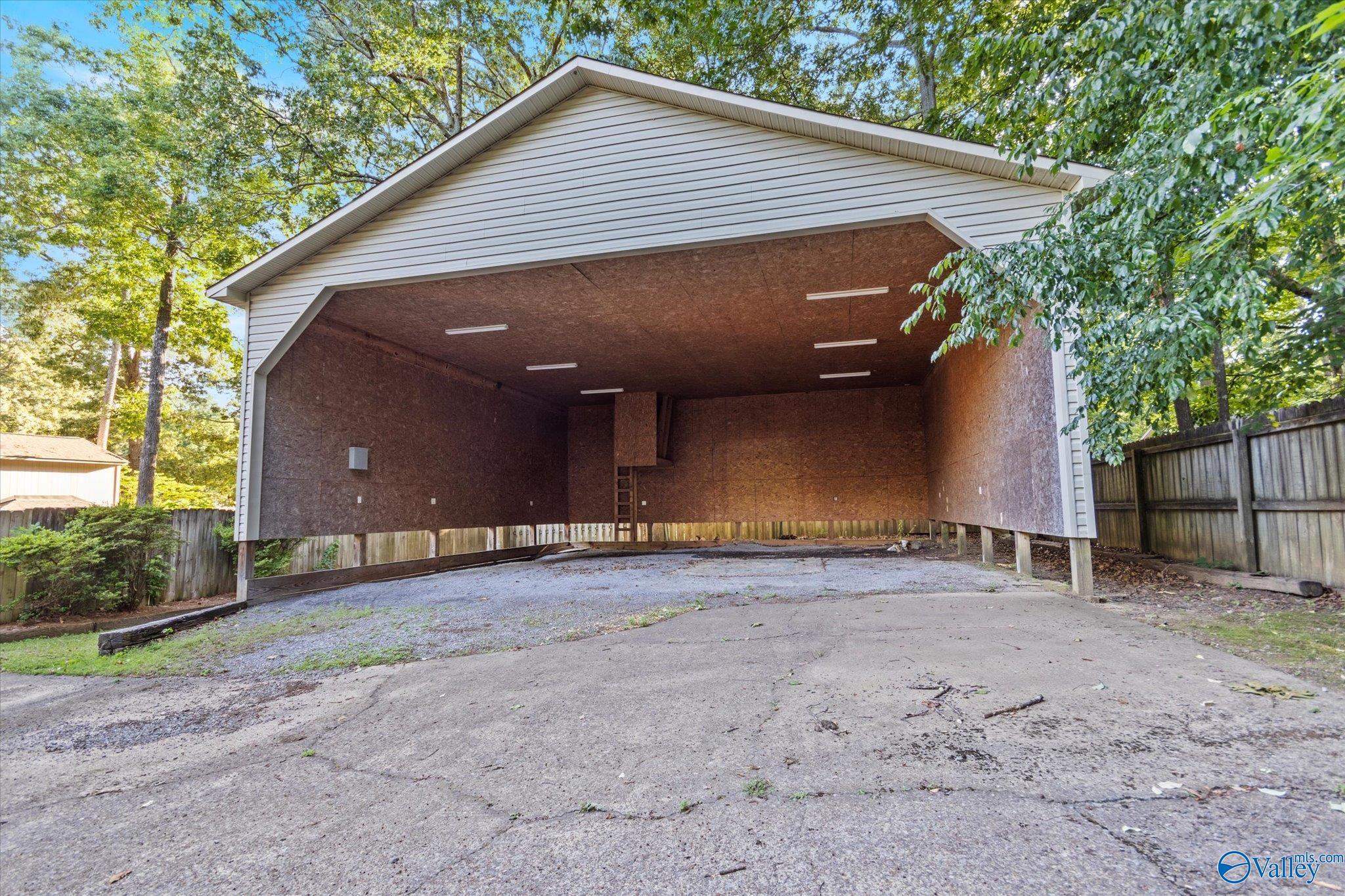 2039 Hickory Trail NE