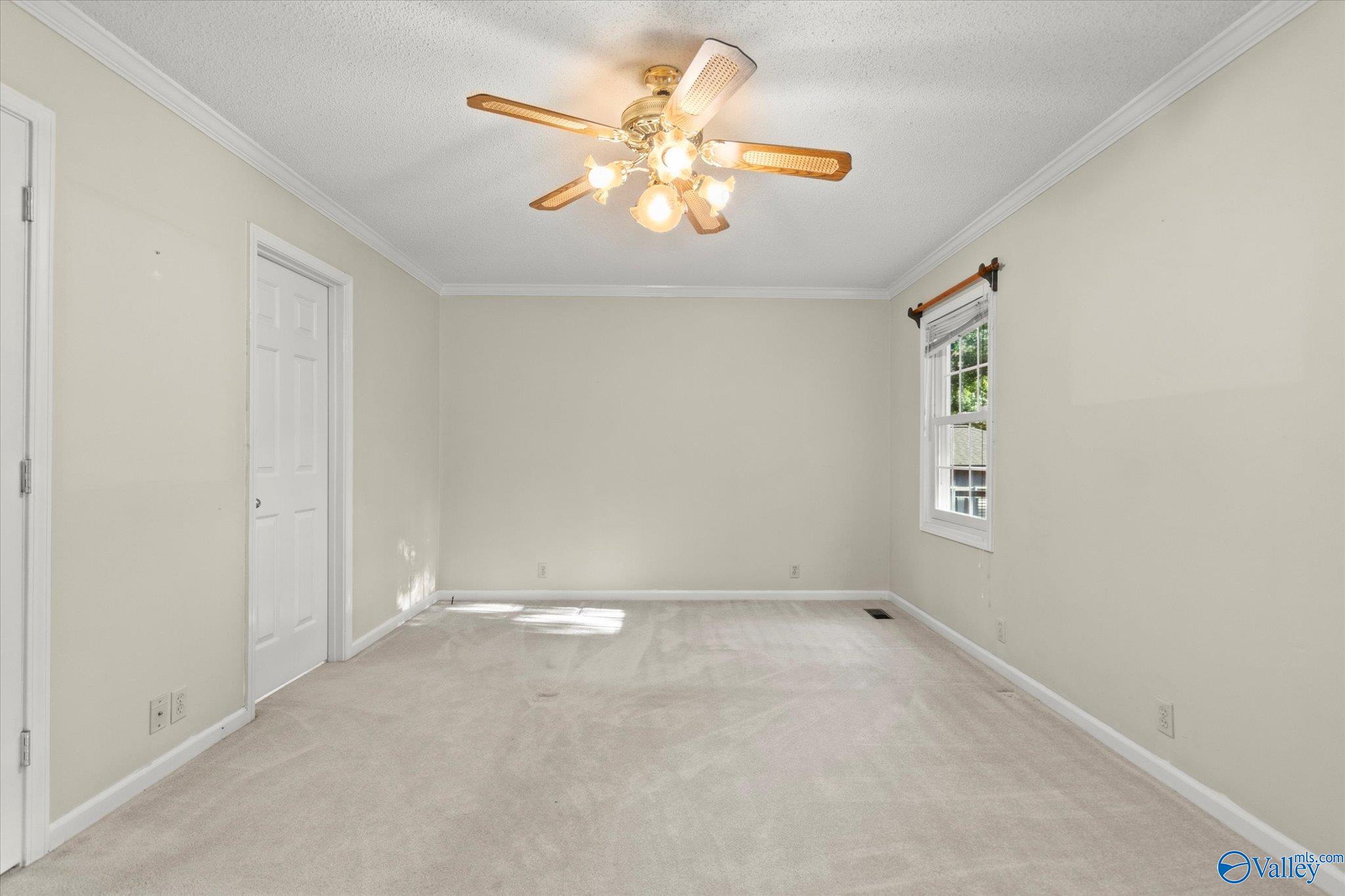 2039 Hickory Trail NE