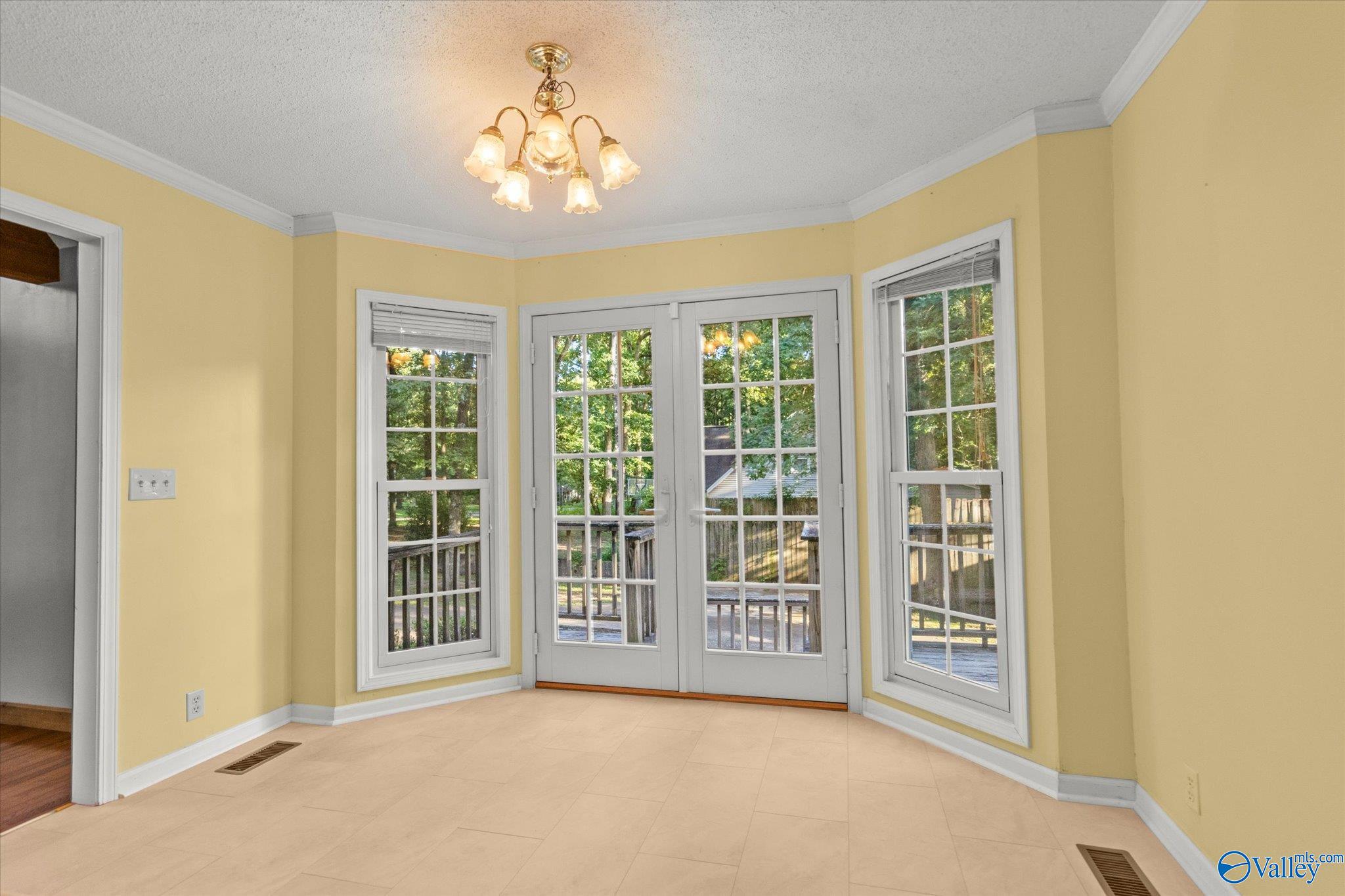 2039 Hickory Trail NE