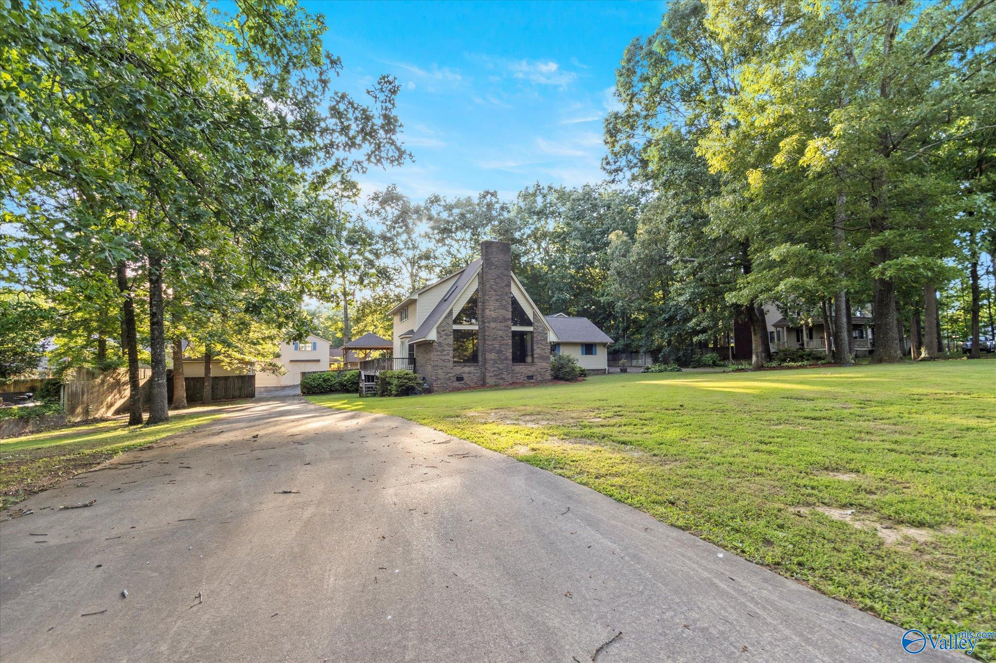 2039 Hickory Trail NE