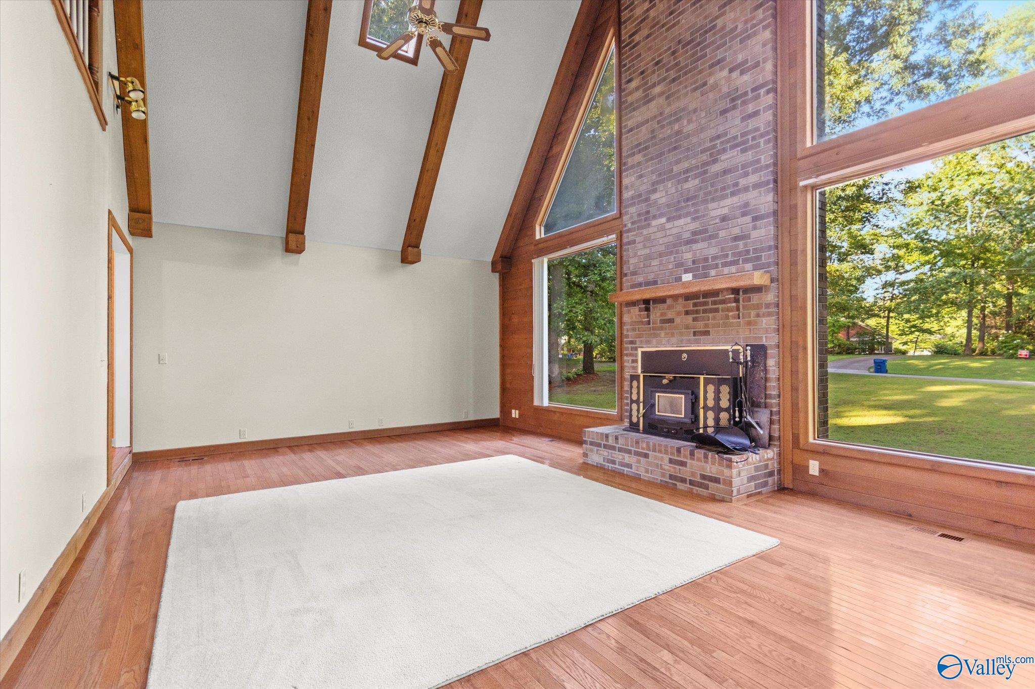 2039 Hickory Trail NE