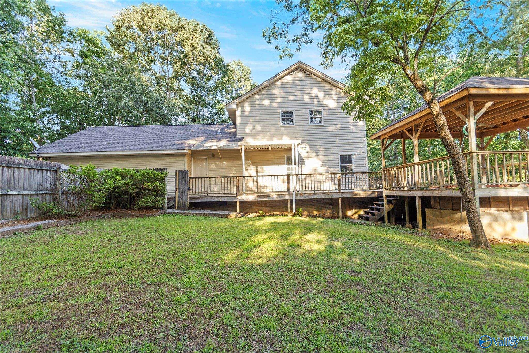 2039 Hickory Trail NE