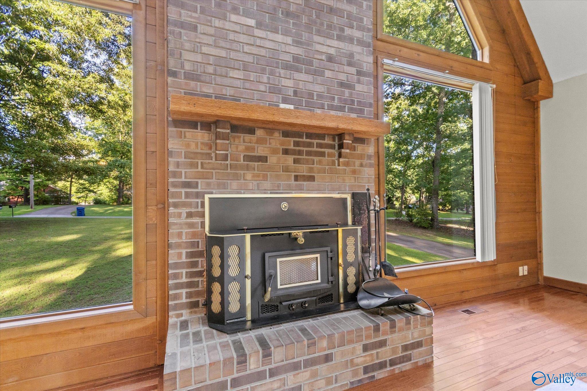 2039 Hickory Trail NE