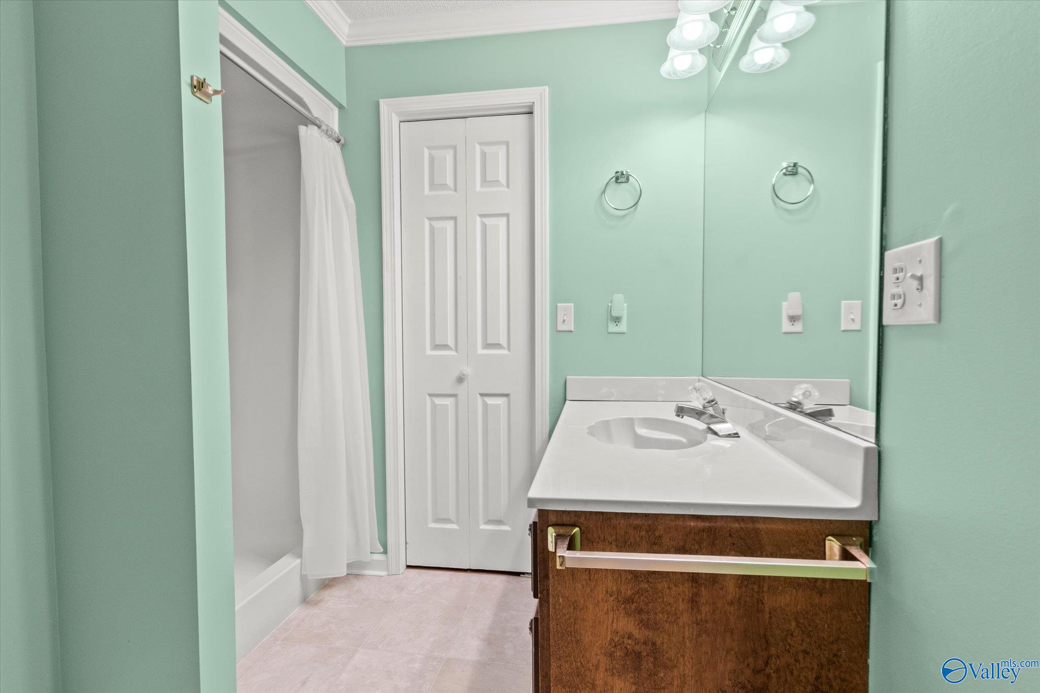 2039 Hickory Trail NE