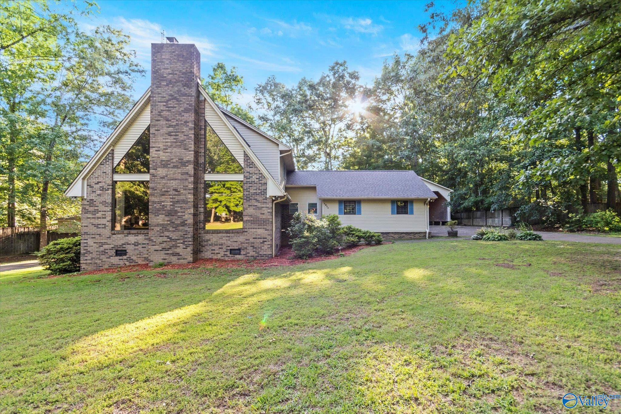 2039 Hickory Trail NE