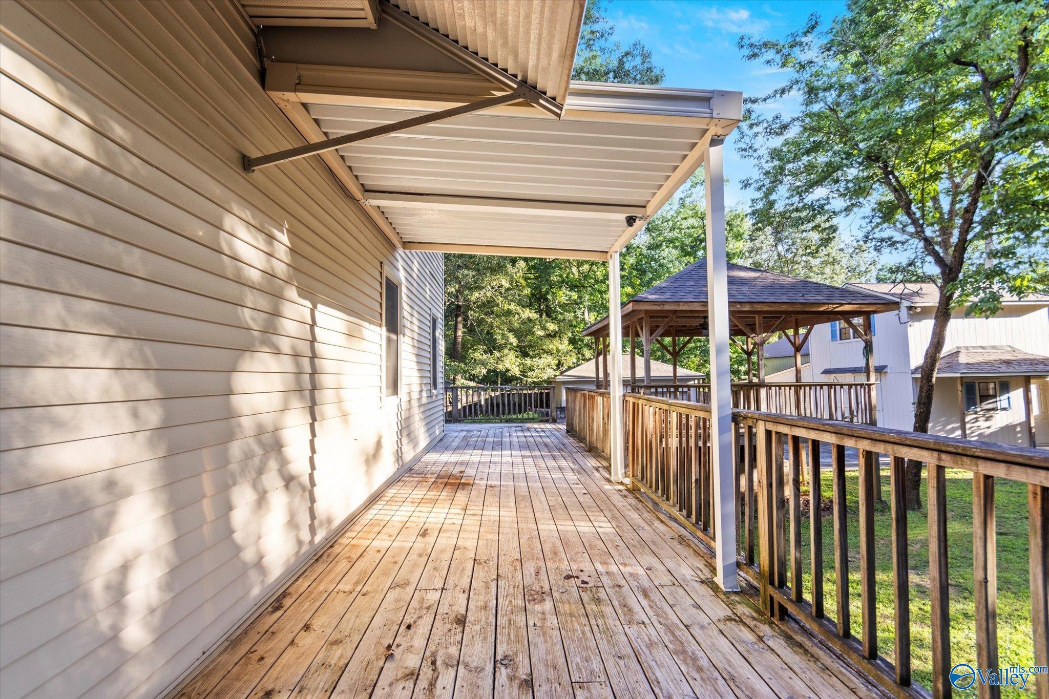 2039 Hickory Trail NE