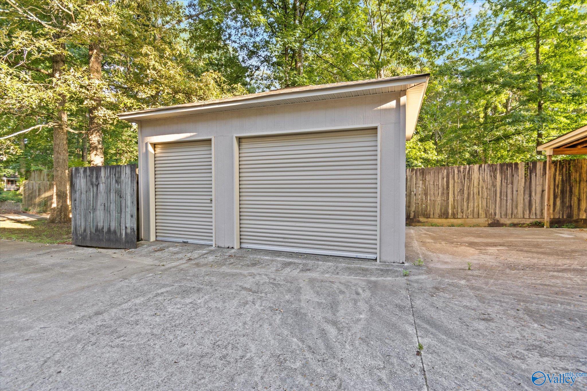 2039 Hickory Trail NE