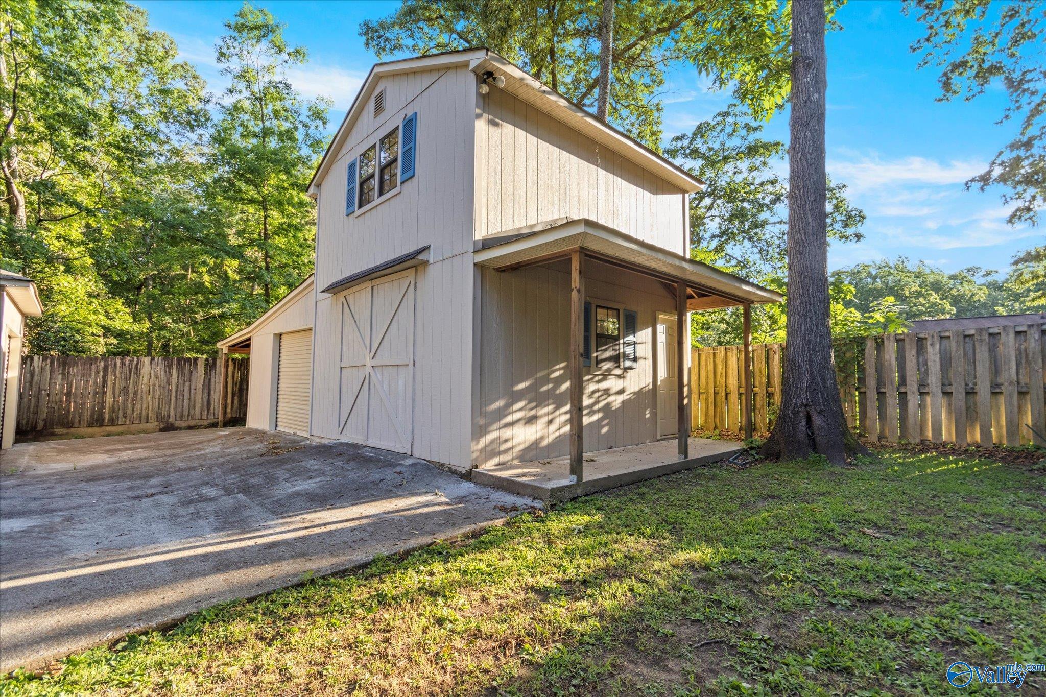 2039 Hickory Trail NE