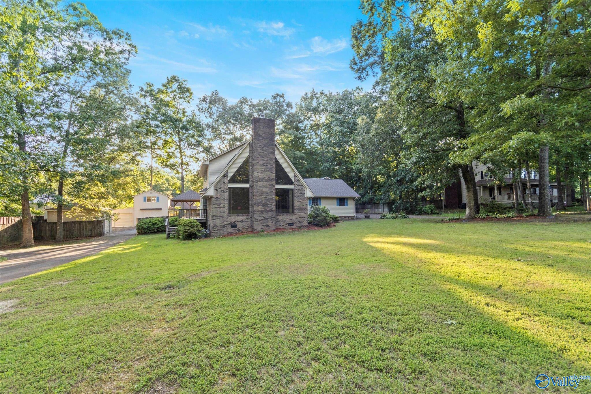 2039 Hickory Trail NE