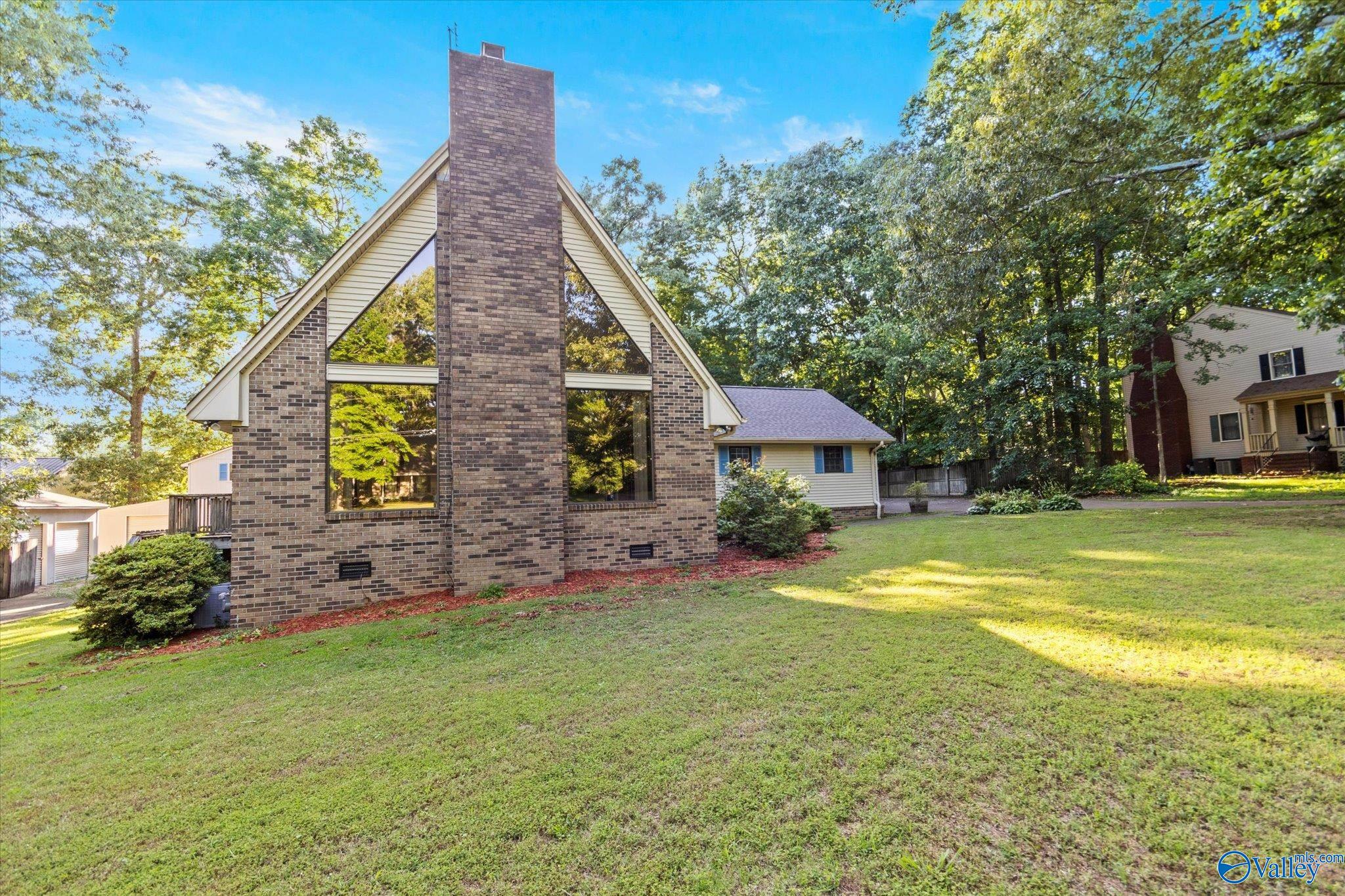 2039 Hickory Trail NE