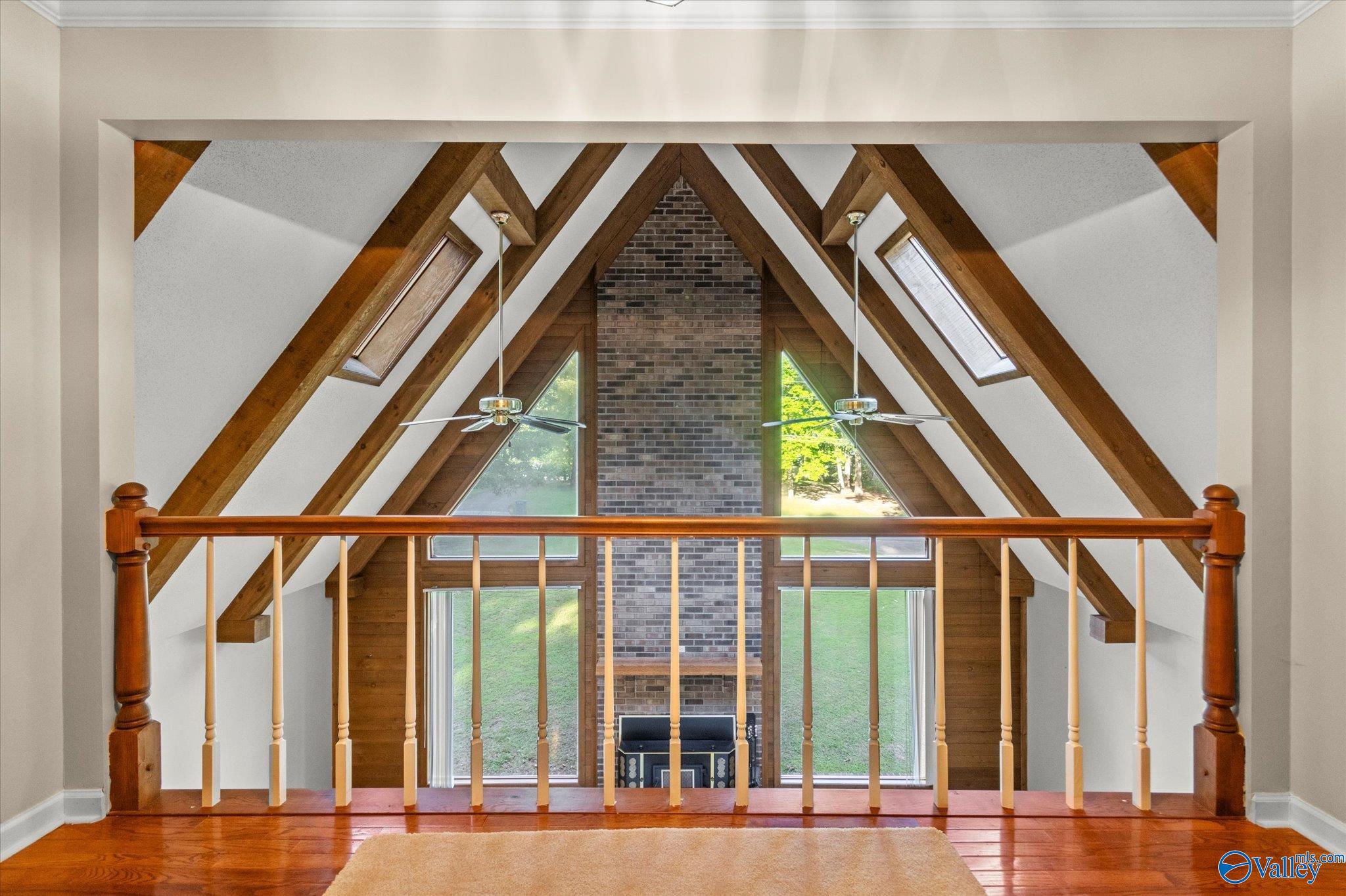 2039 Hickory Trail NE