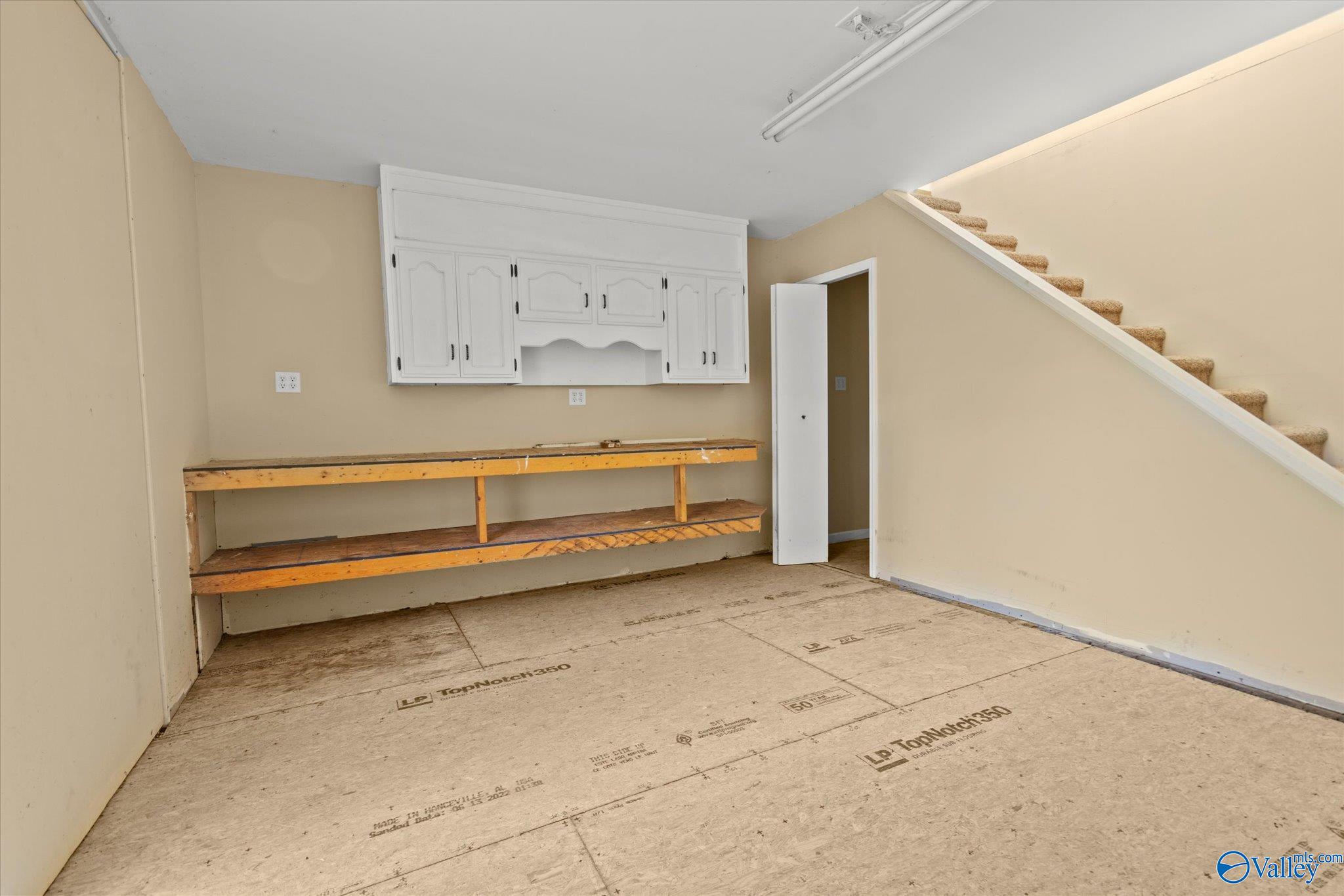 2039 Hickory Trail NE