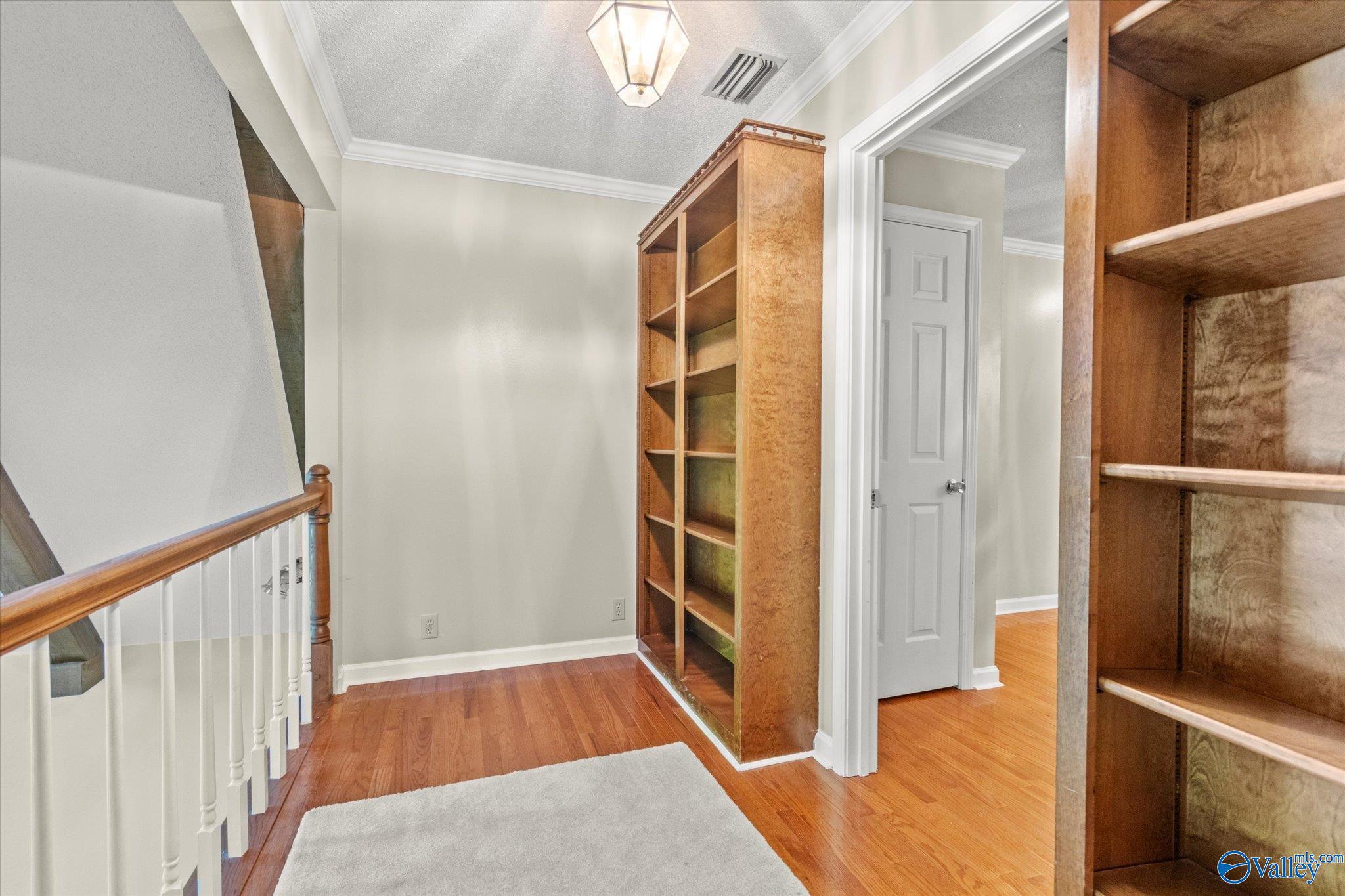 2039 Hickory Trail NE