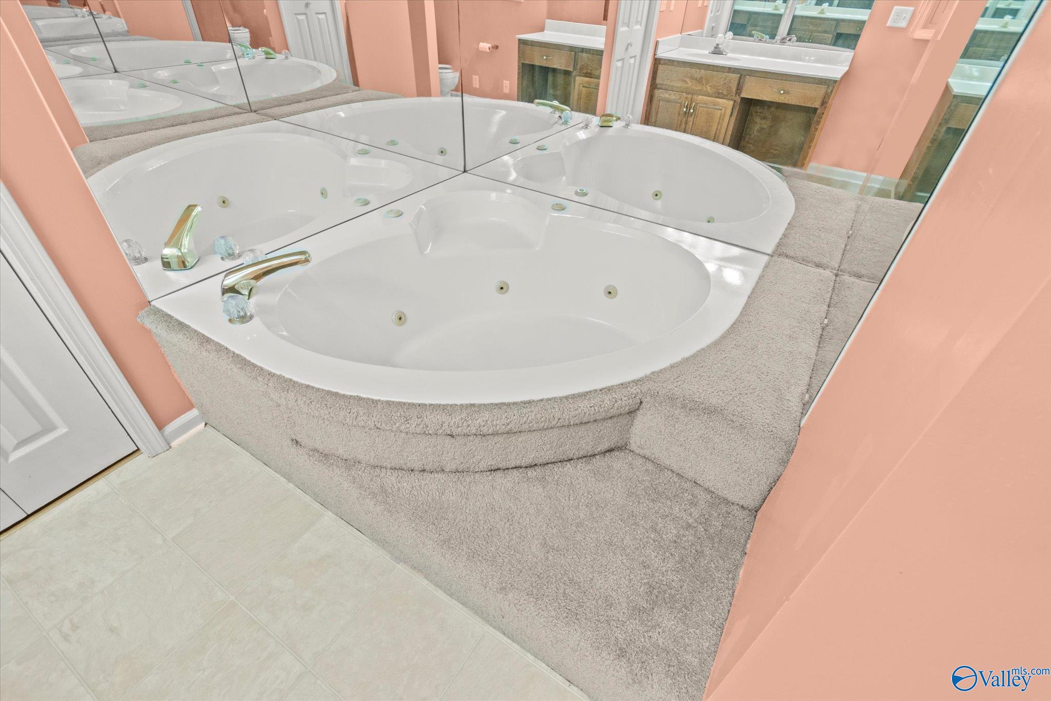 2039 Hickory Trail NE