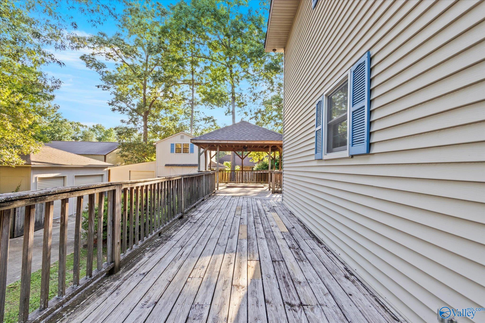 2039 Hickory Trail NE