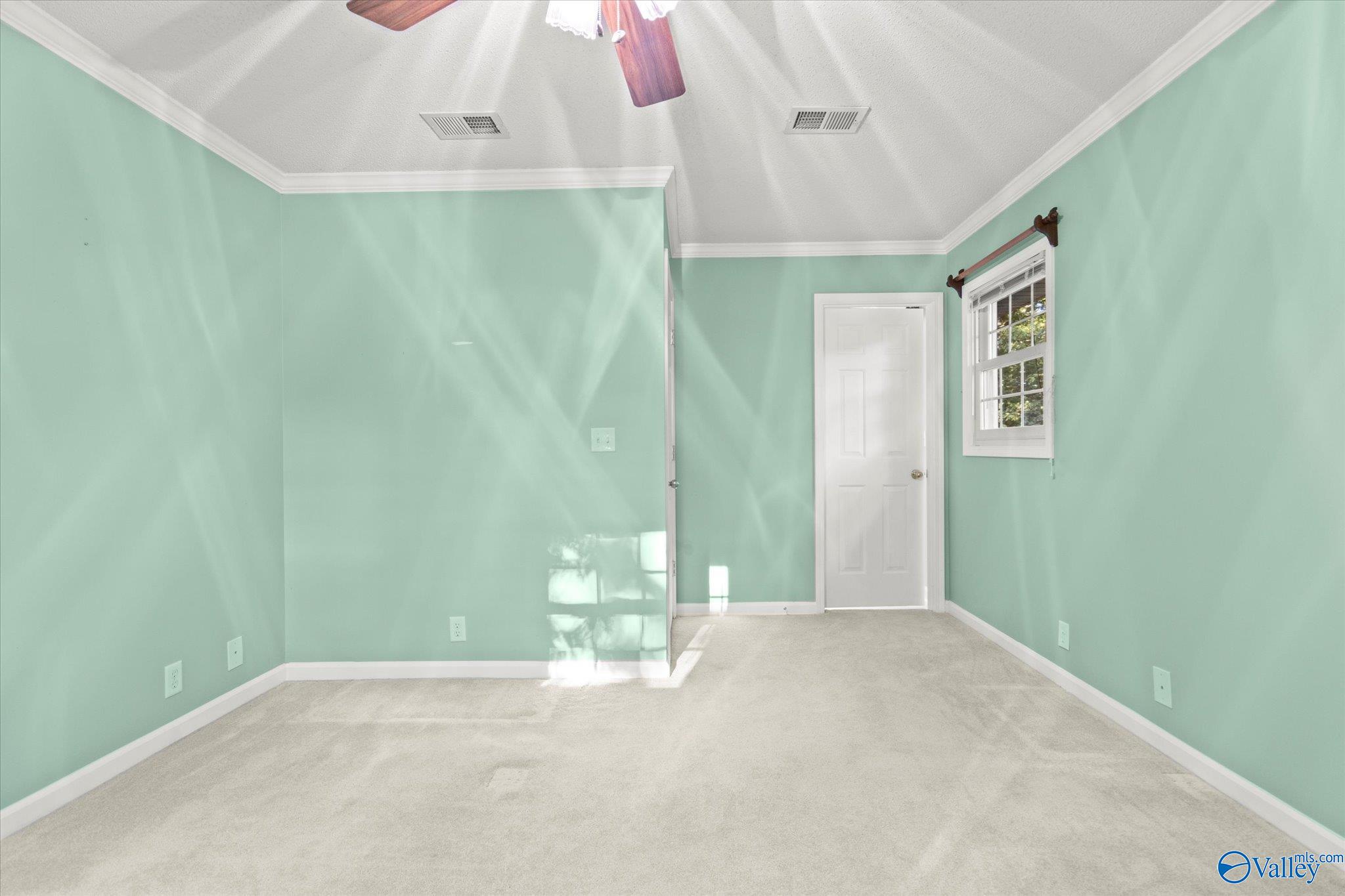 2039 Hickory Trail NE