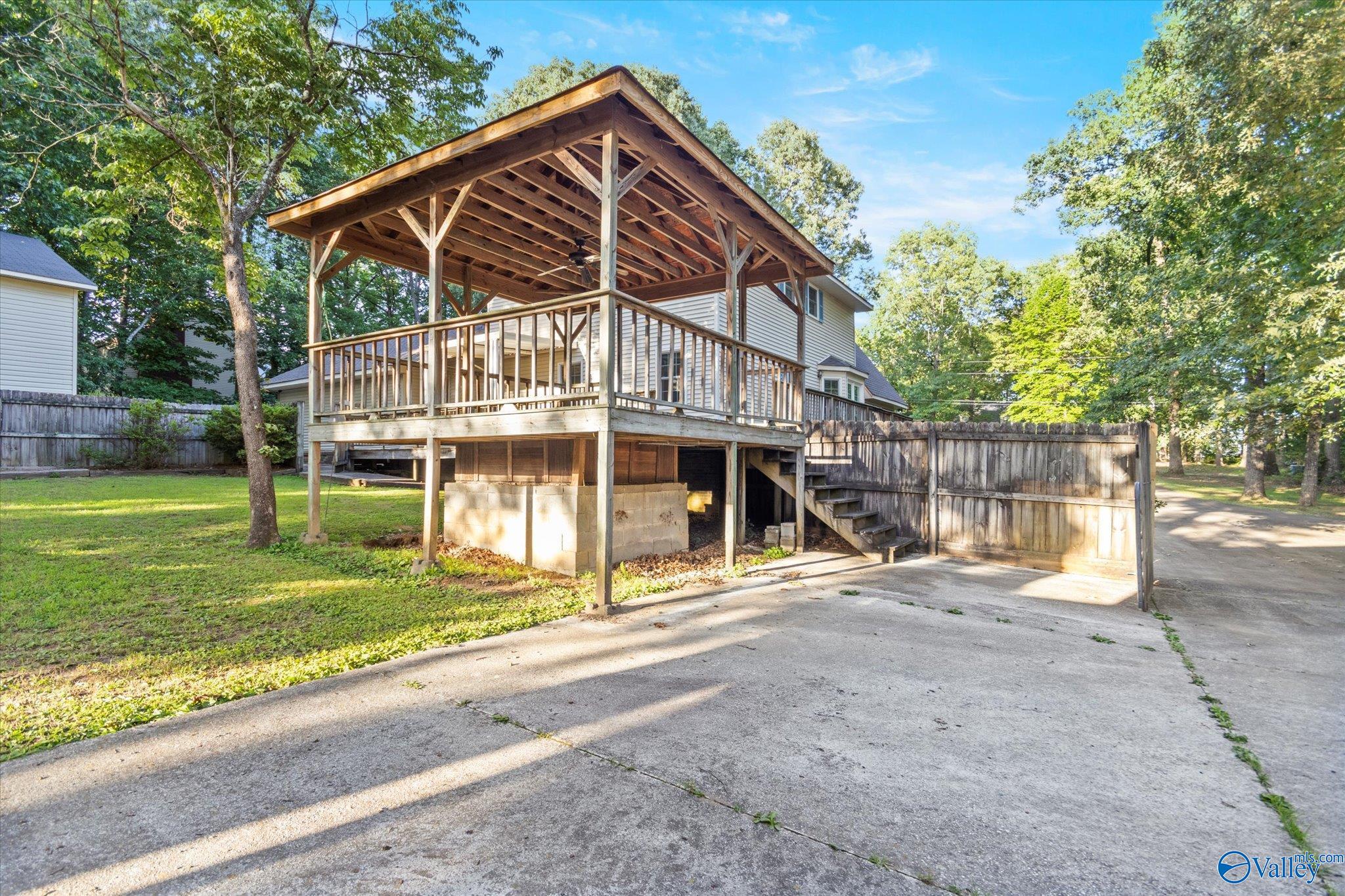 2039 Hickory Trail NE