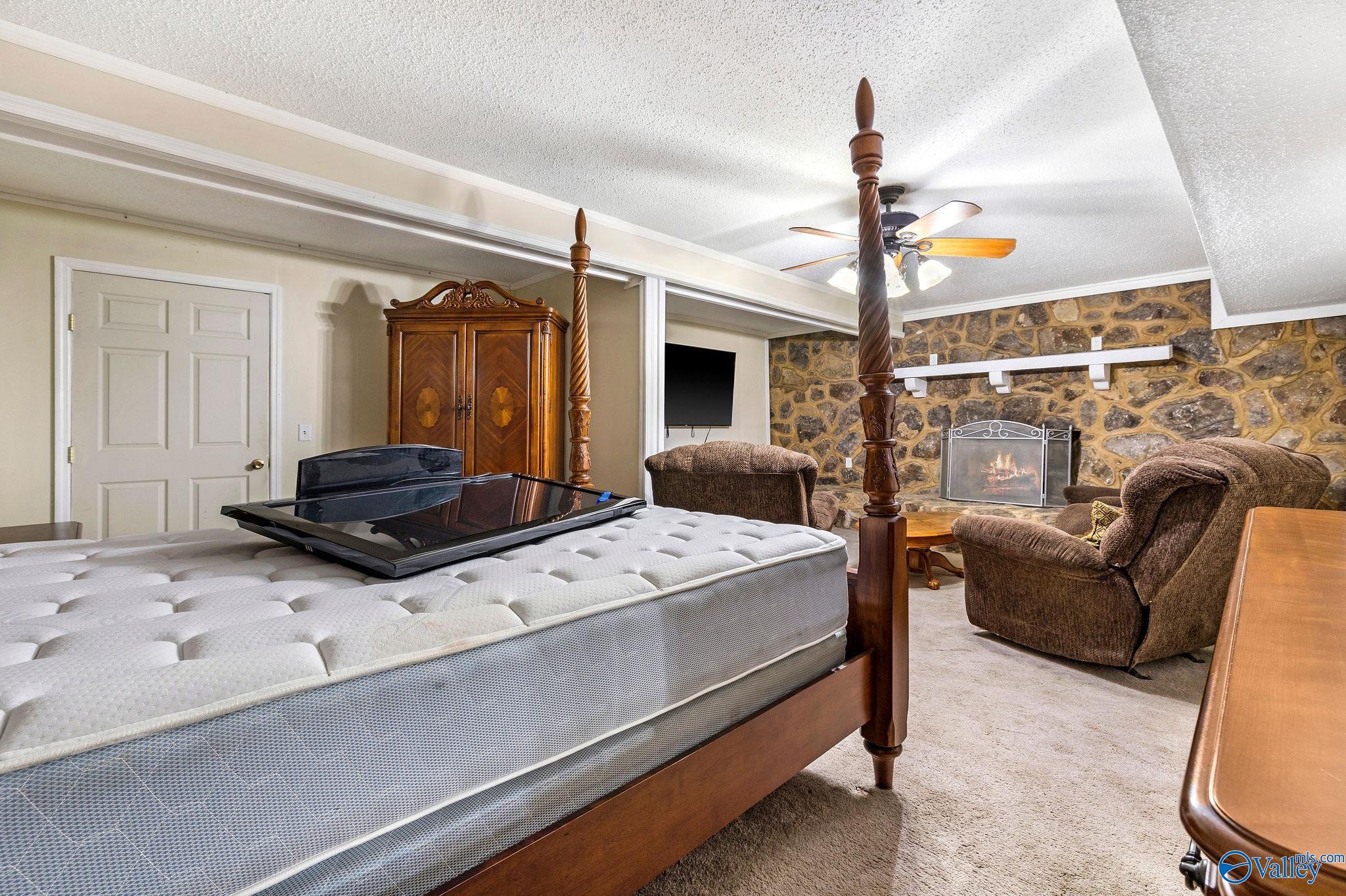 1152 Floyd Drive