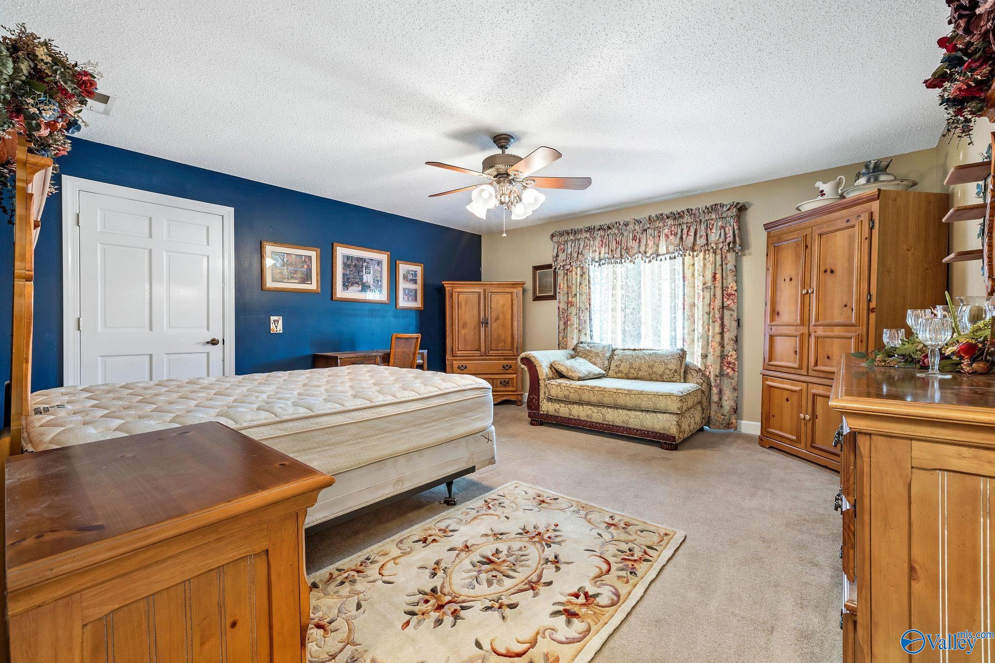 1152 Floyd Drive