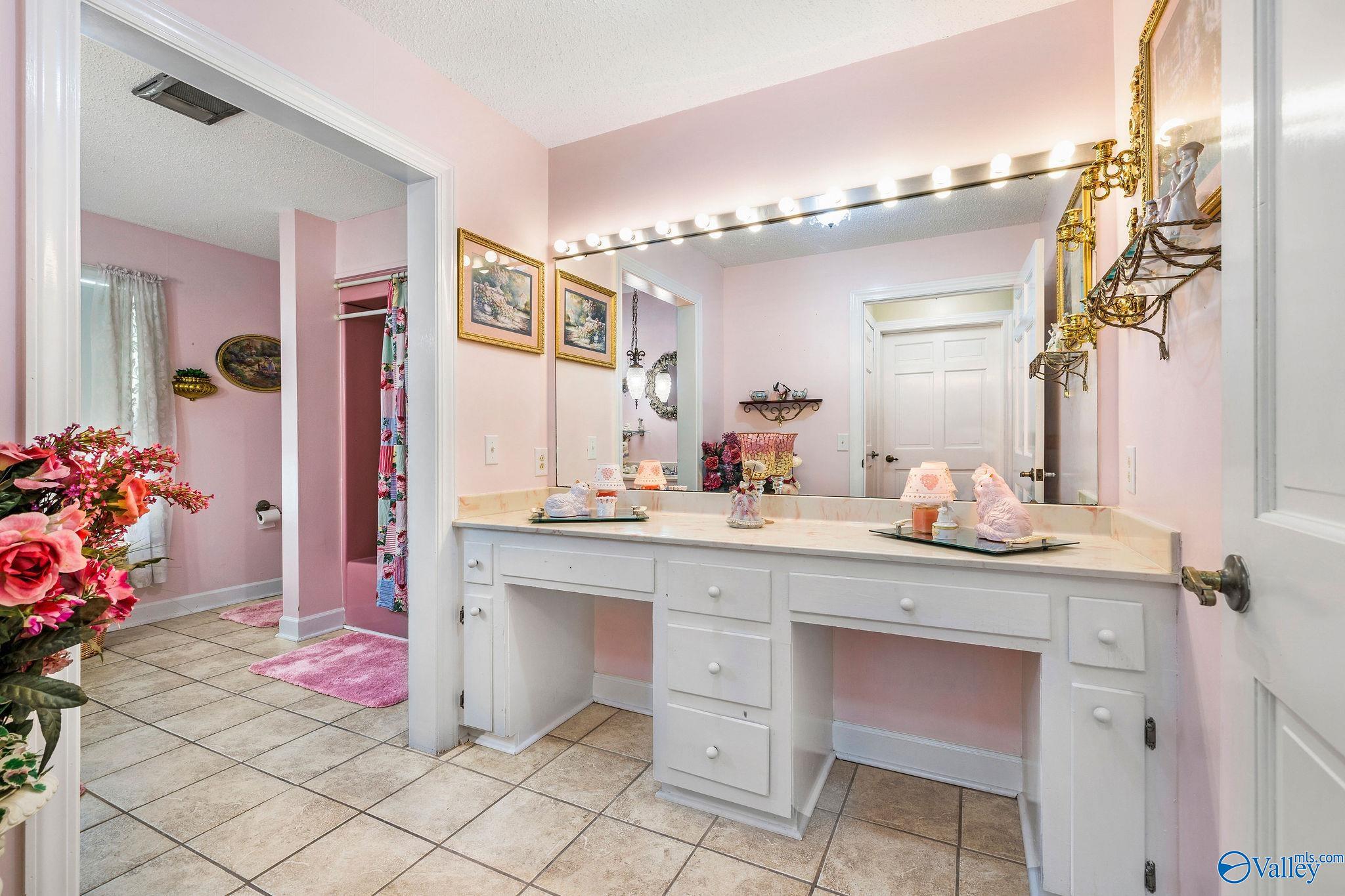 1152 Floyd Drive