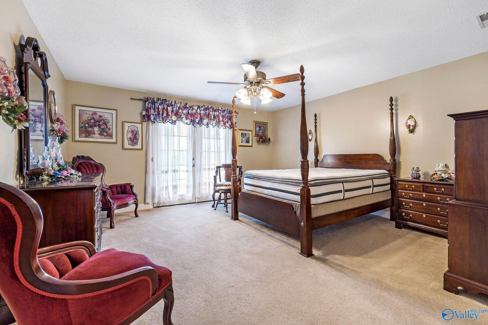 1152 Floyd Drive