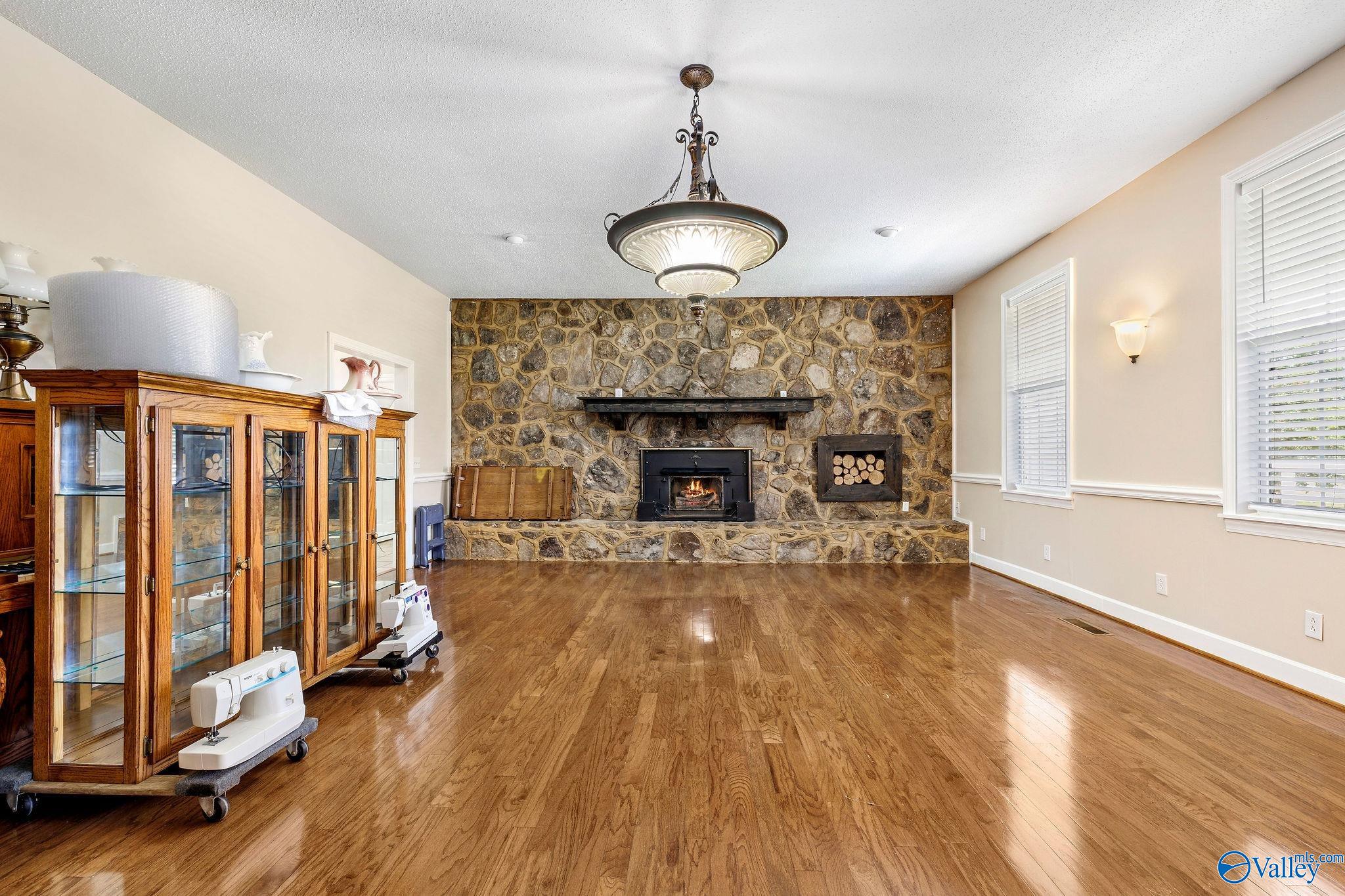 1152 Floyd Drive