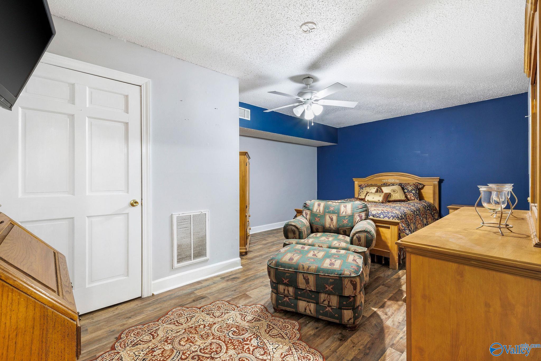 1152 Floyd Drive