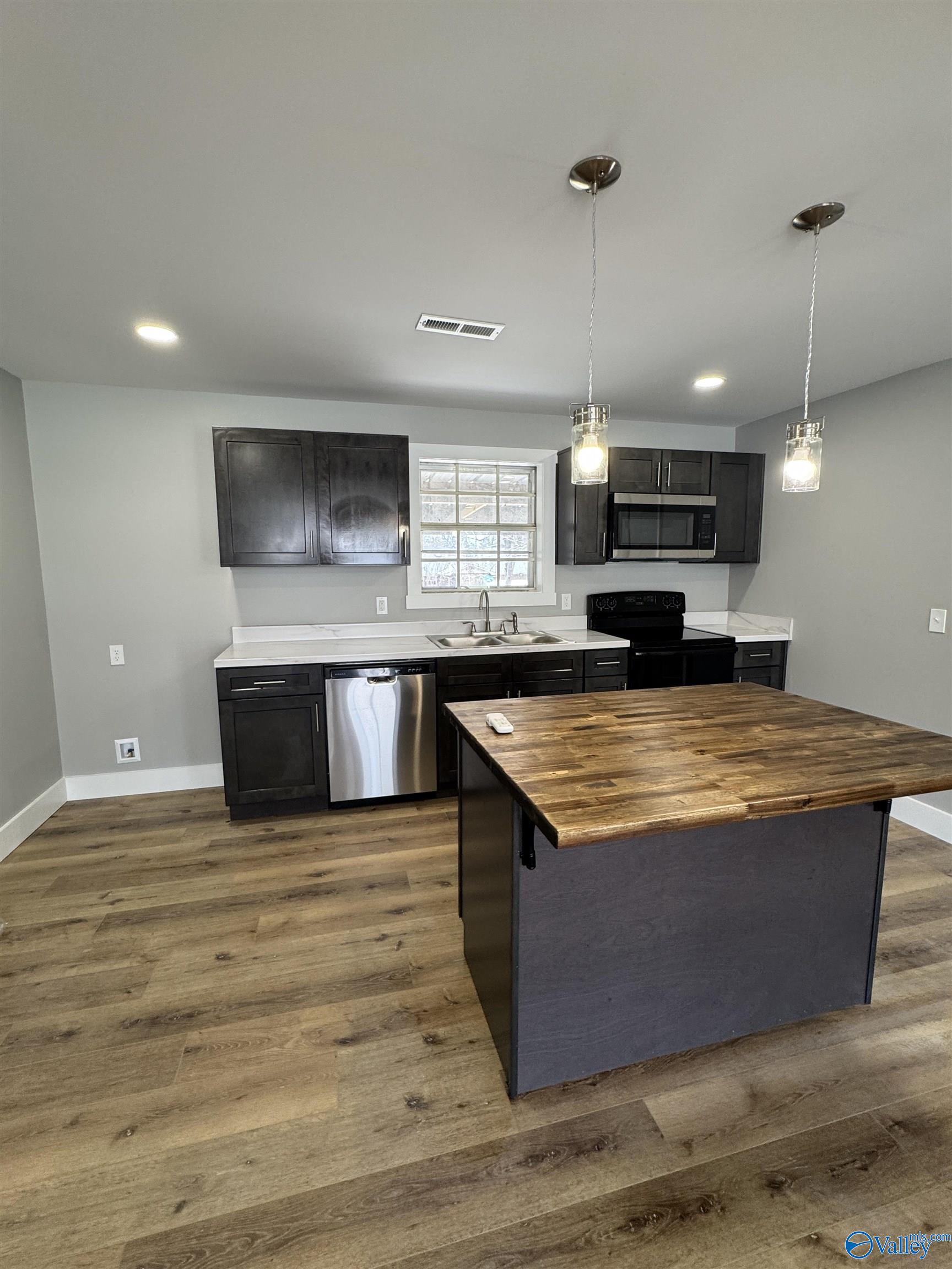 1017 Edgemont Street