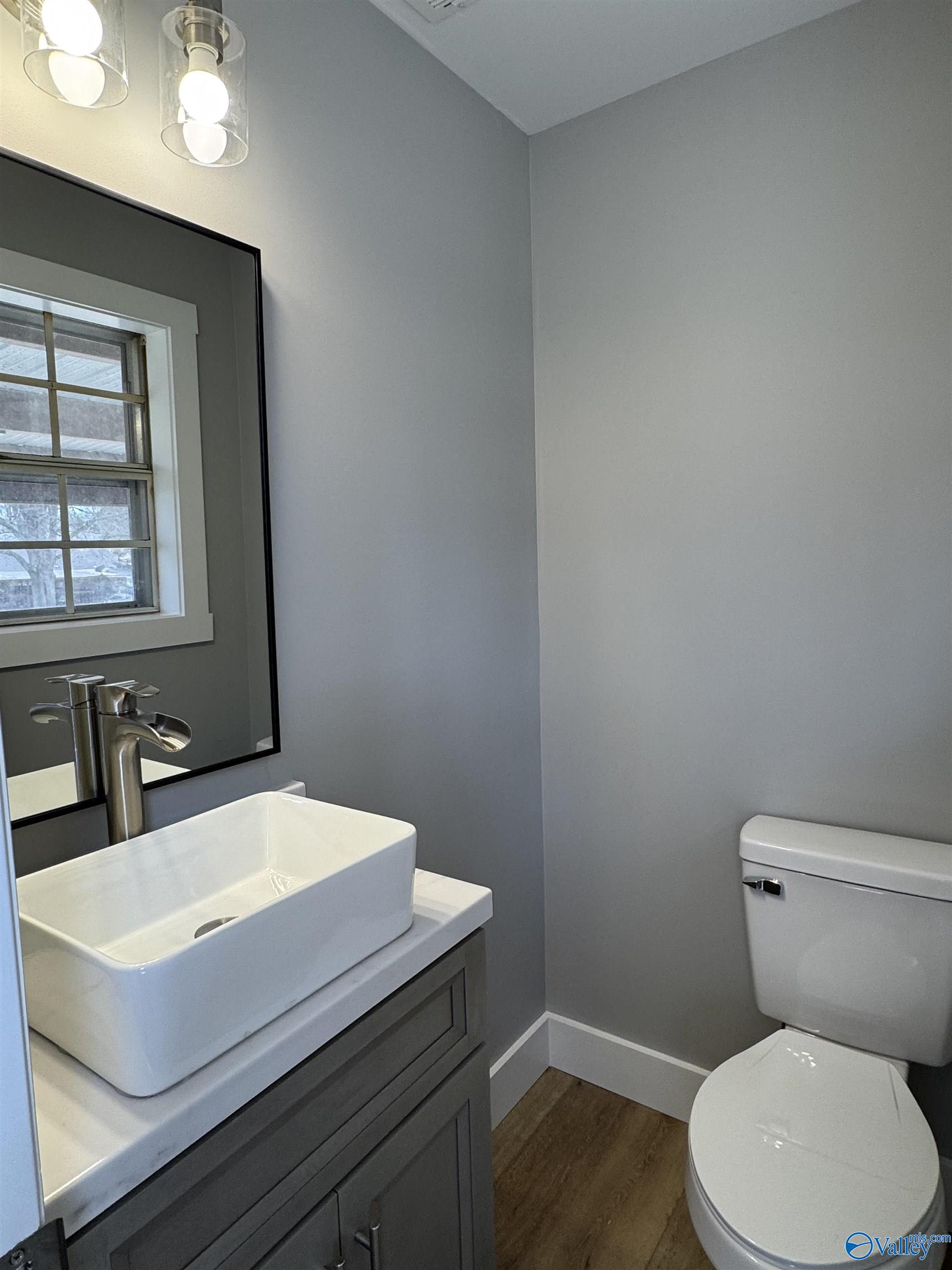 1017 Edgemont Street