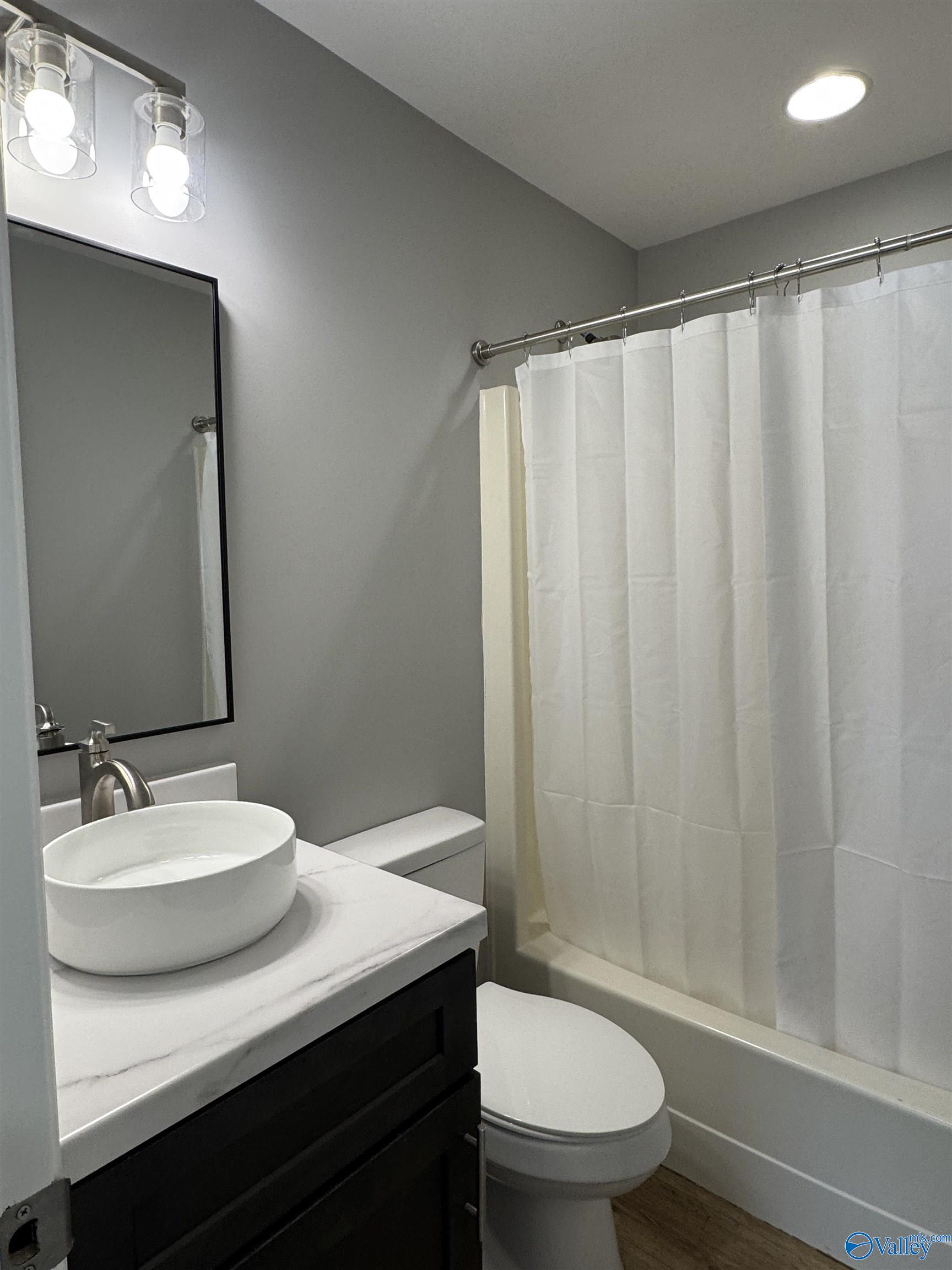 1017 Edgemont Street