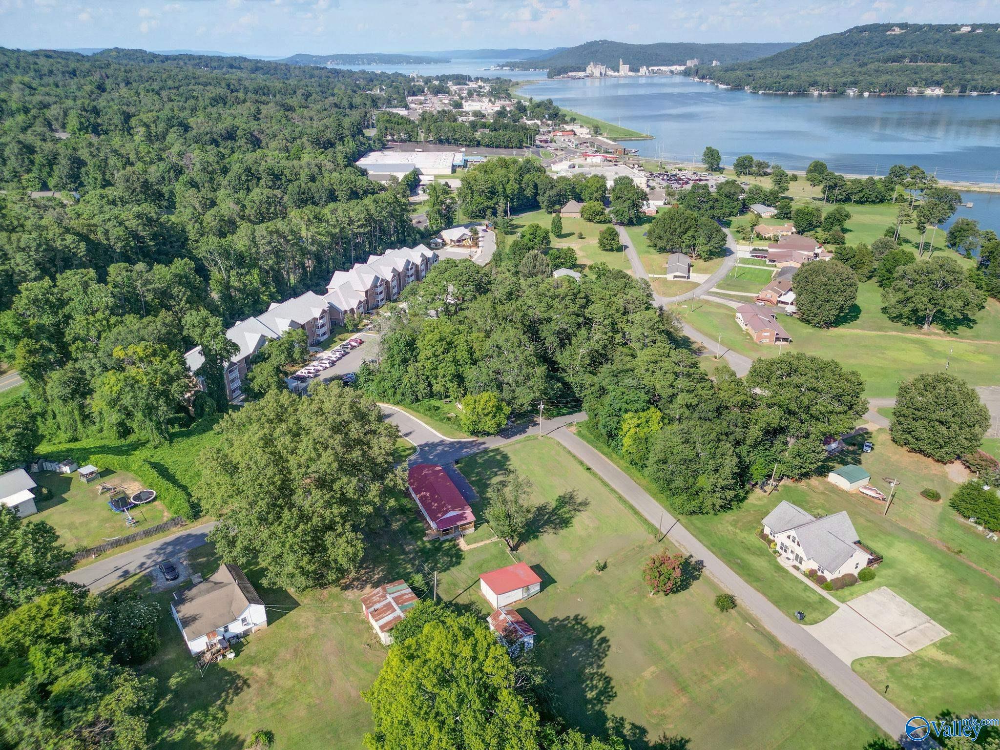 2513 Lakeview Drive
