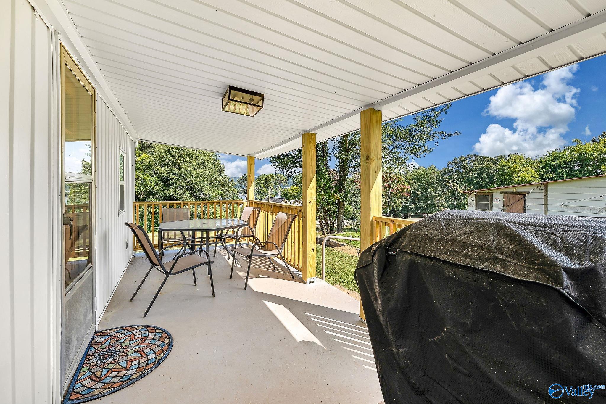 2513 Lakeview Drive