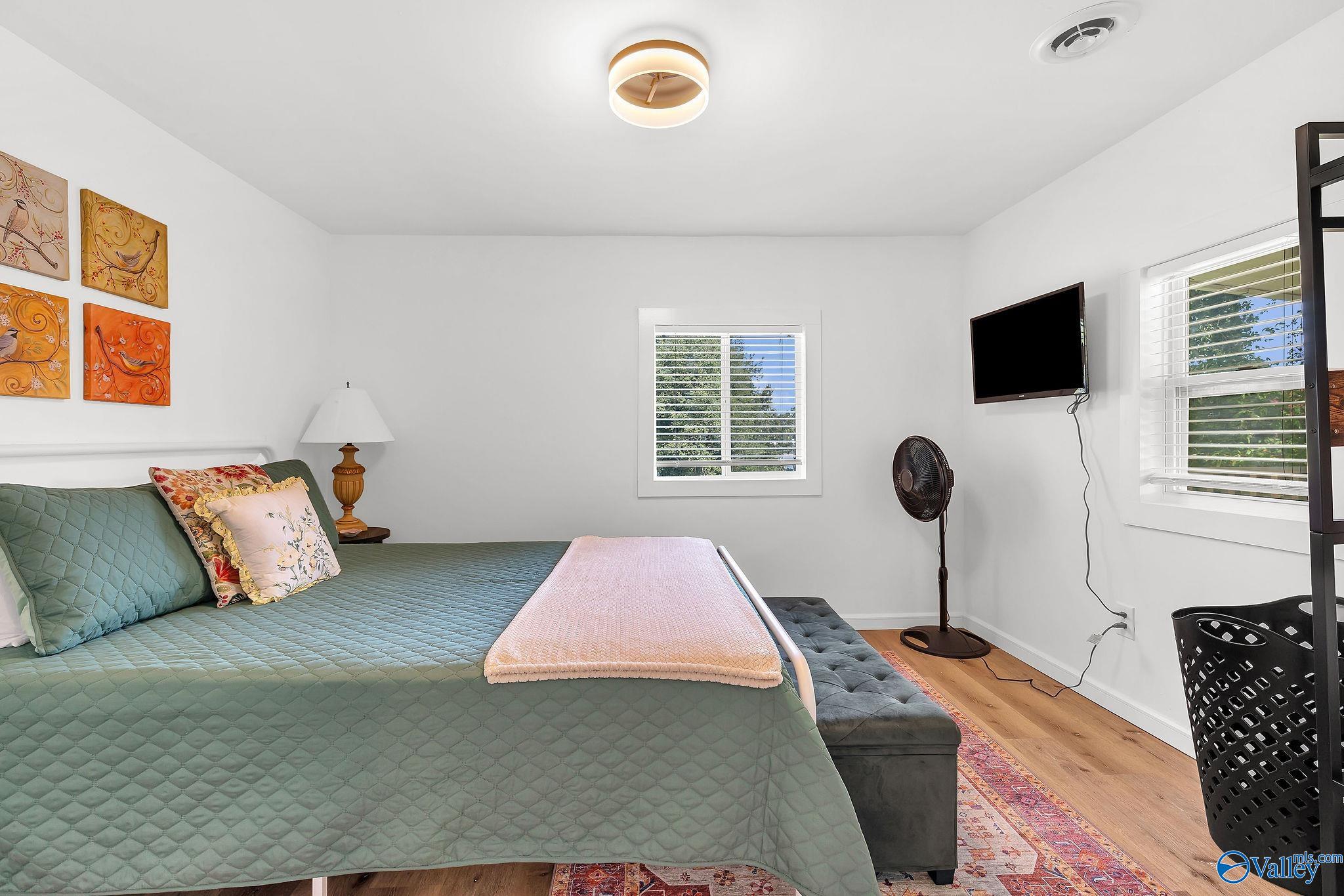2513 Lakeview Drive