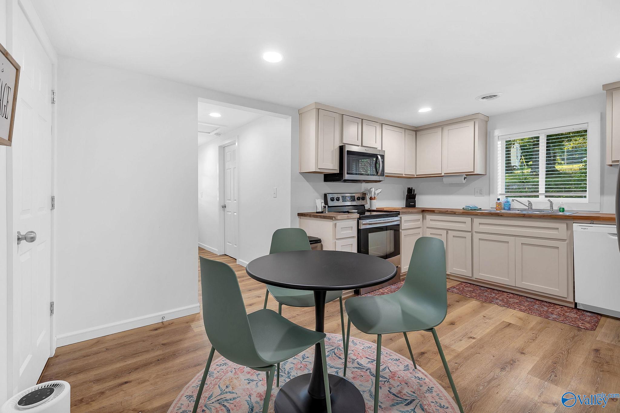 2513 Lakeview Drive