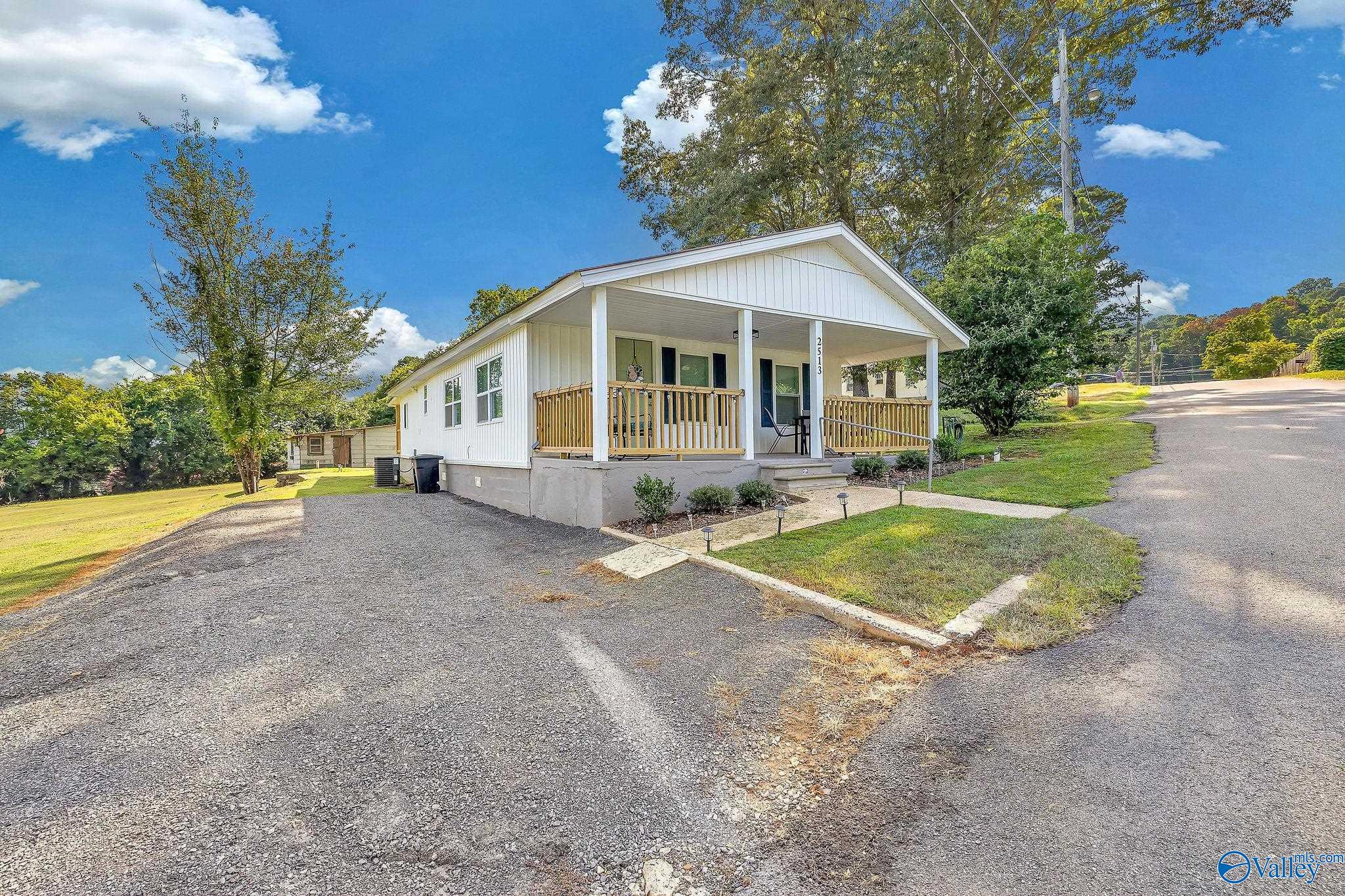 2513 Lakeview Drive