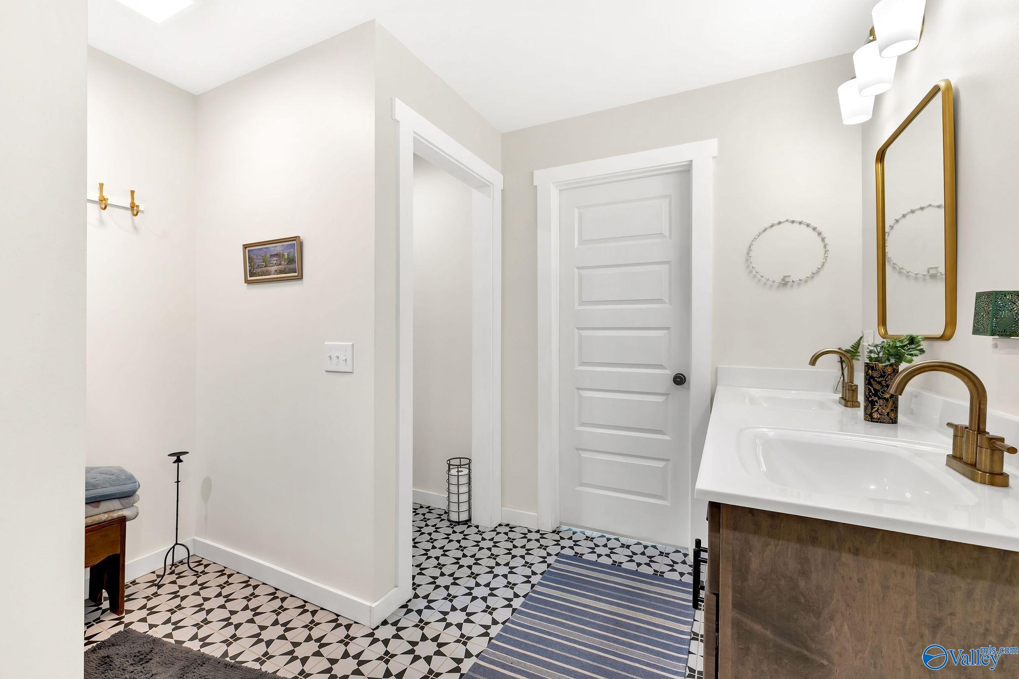 1520 White Elephant Road