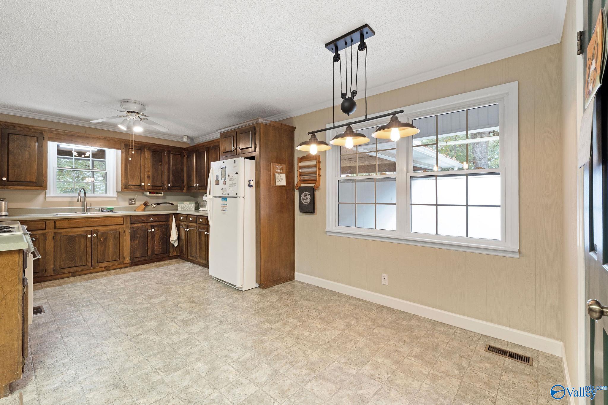 220 Benefield Drive, Attalla