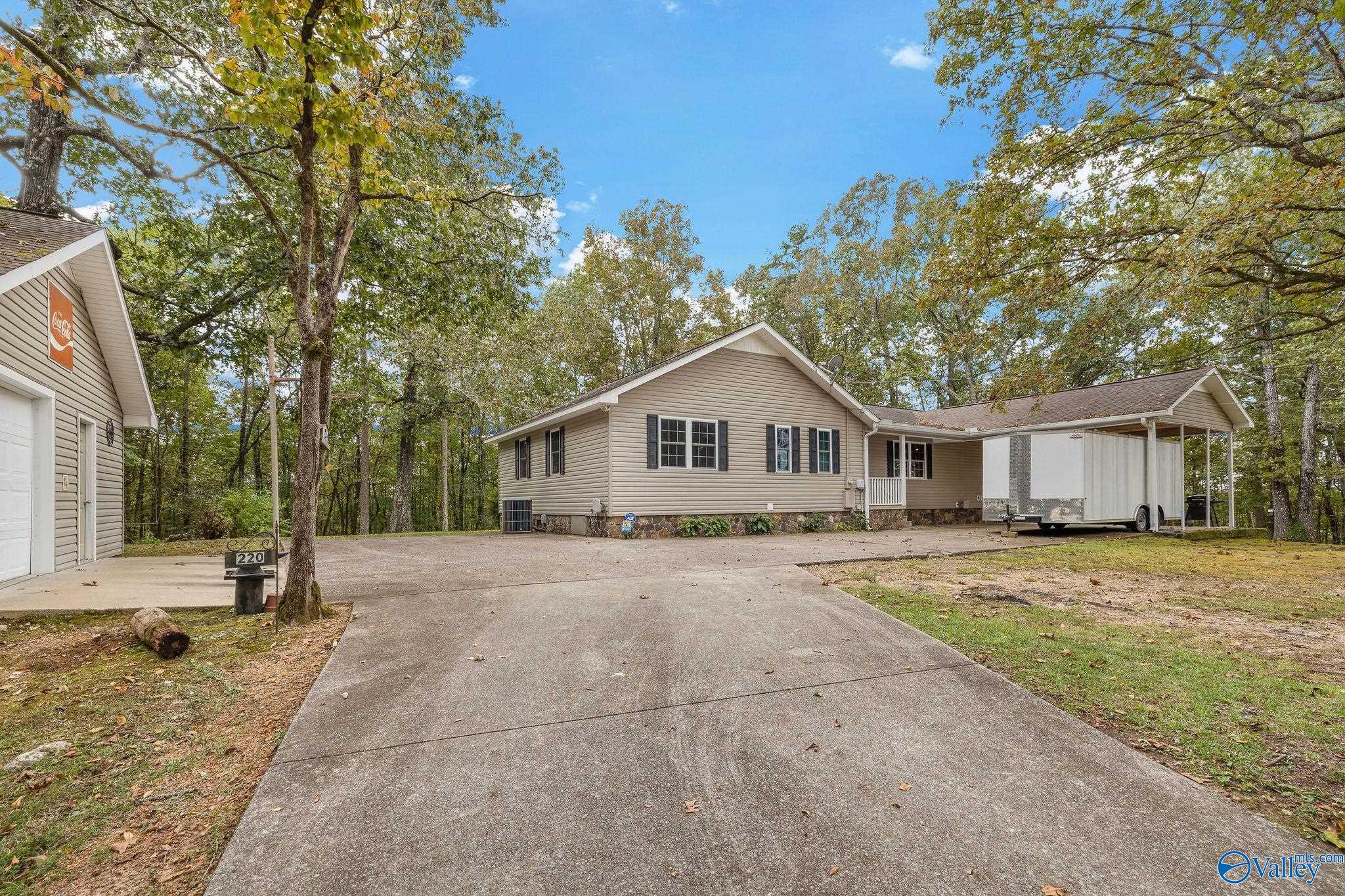 220 Benefield Drive, Attalla