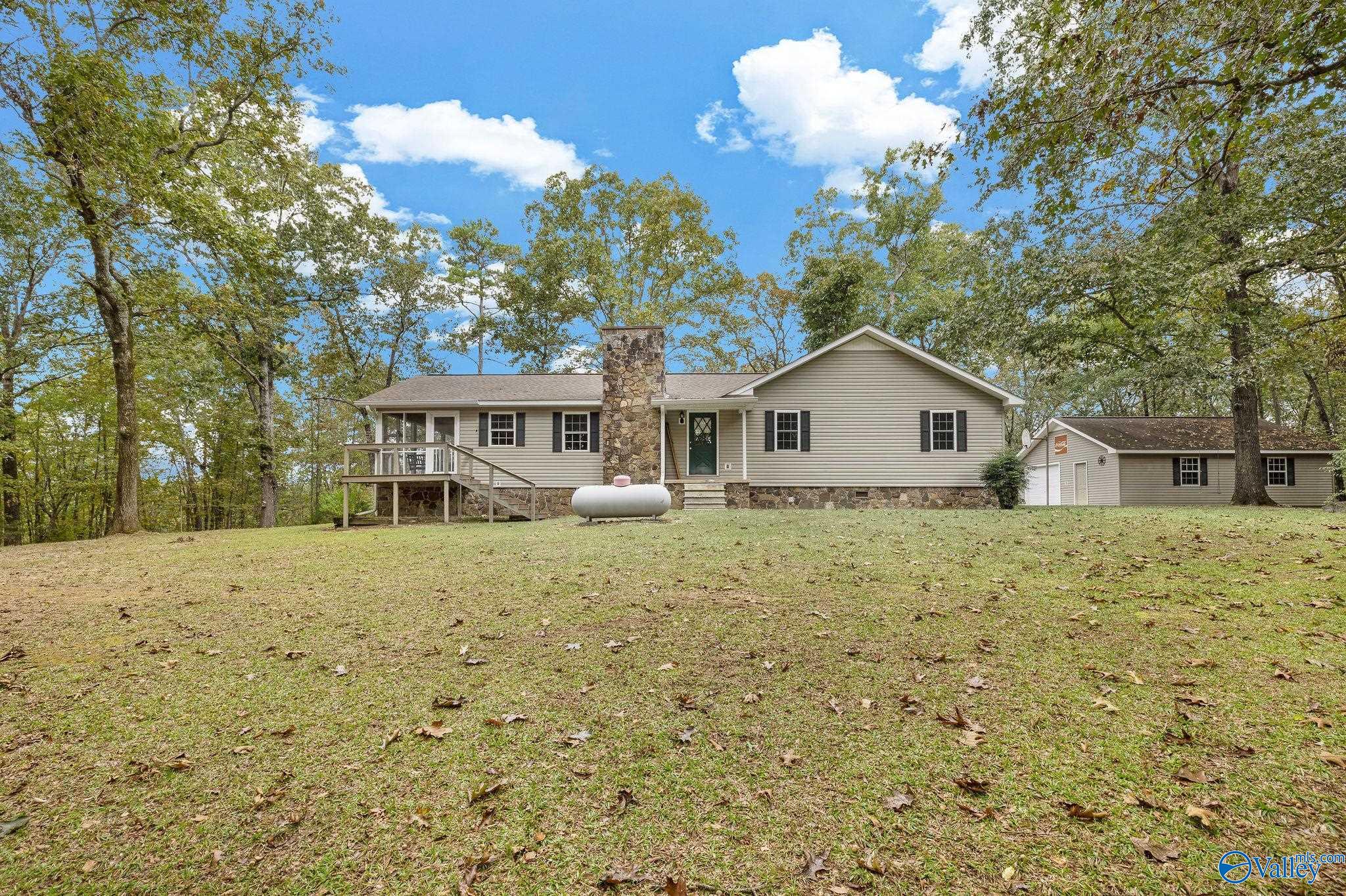 220 Benefield Drive, Attalla